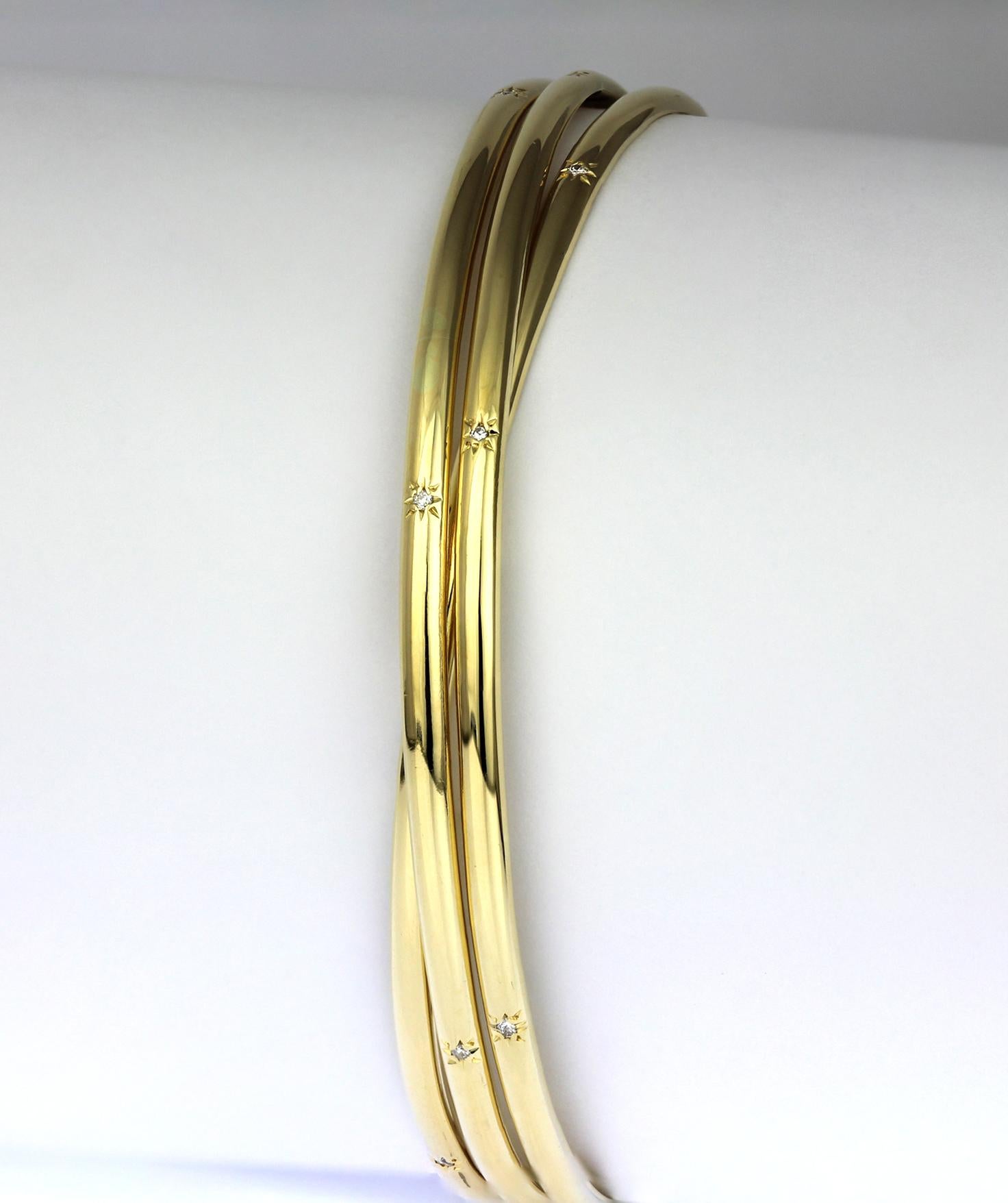 Taille brillant Bracelet jonc Trinity vintage en or jaune 18 carats avec diamants, poinçonné britannique en vente