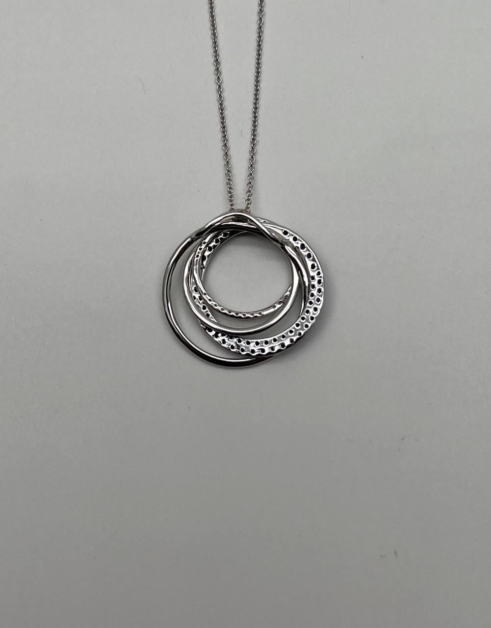 Trinity Blue Sapphires Diamonds Circle Interlocking Rings White Pendant Necklace In New Condition For Sale In Oakton, VA