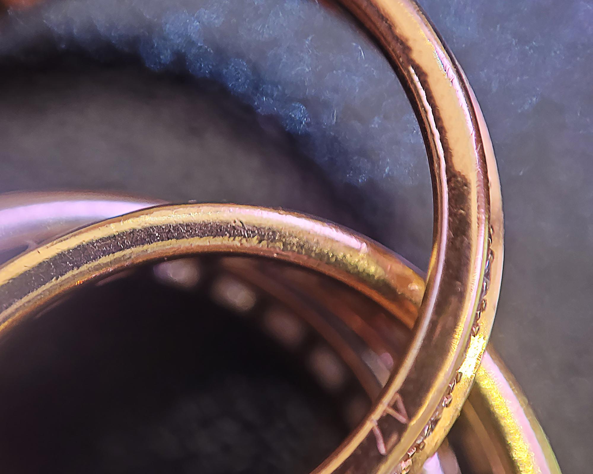 Trinity de Cartier Diamond Wedding Band Ring In Good Condition For Sale In New York, NY