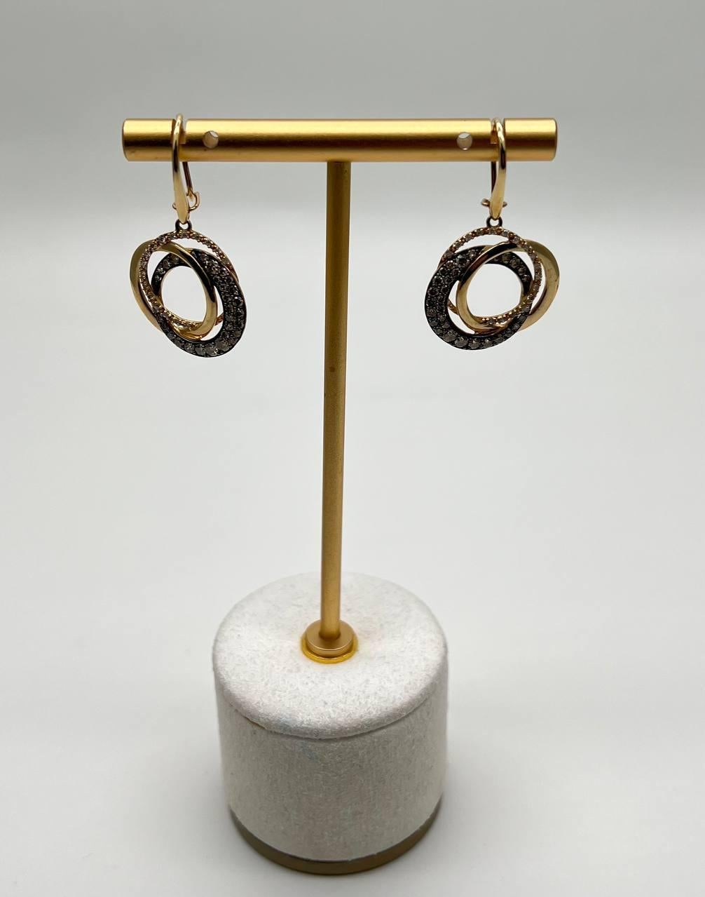 Boucles d'oreilles Trinity Gold Interlocking Circles Cognac Brown Diamonds 14K Gold Dangle Ears en vente 3