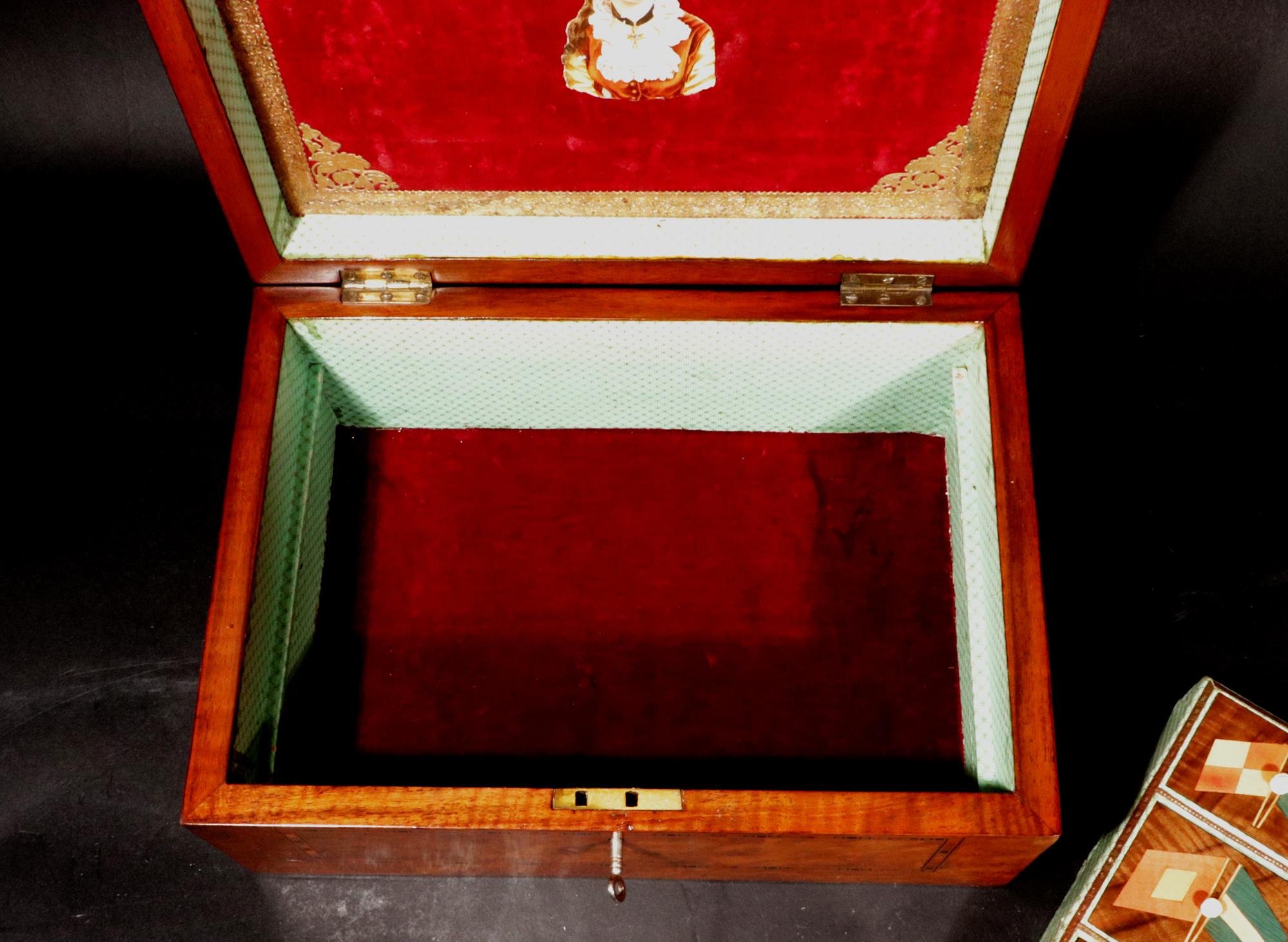 Costurero o Caja de Trabajo con incrustaciones de madera de Burlwood decorada con motivos navales de Trinity House 8