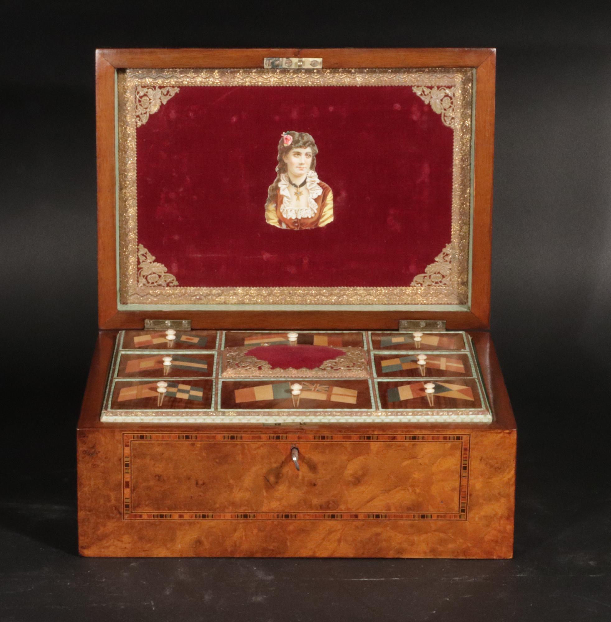 Costurero o Caja de Trabajo con incrustaciones de madera de Burlwood decorada con motivos navales de Trinity House 2