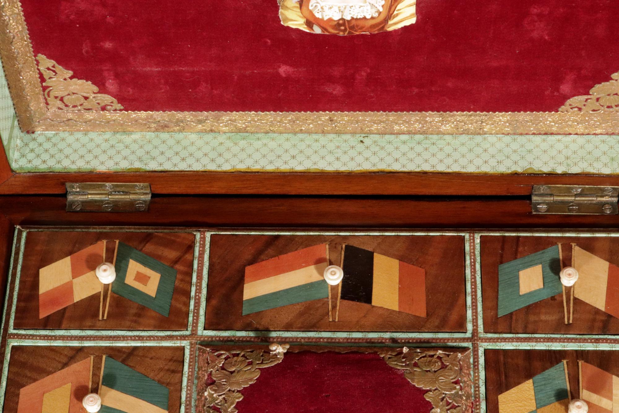 Costurero o Caja de Trabajo con incrustaciones de madera de Burlwood decorada con motivos navales de Trinity House 3