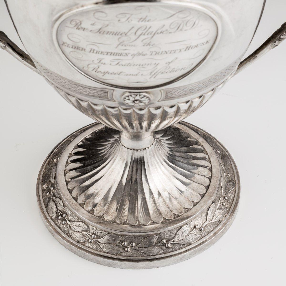Fine XVIII secolo Coppa di presentazione e coperchio in argento Trinity House 1795 in vendita