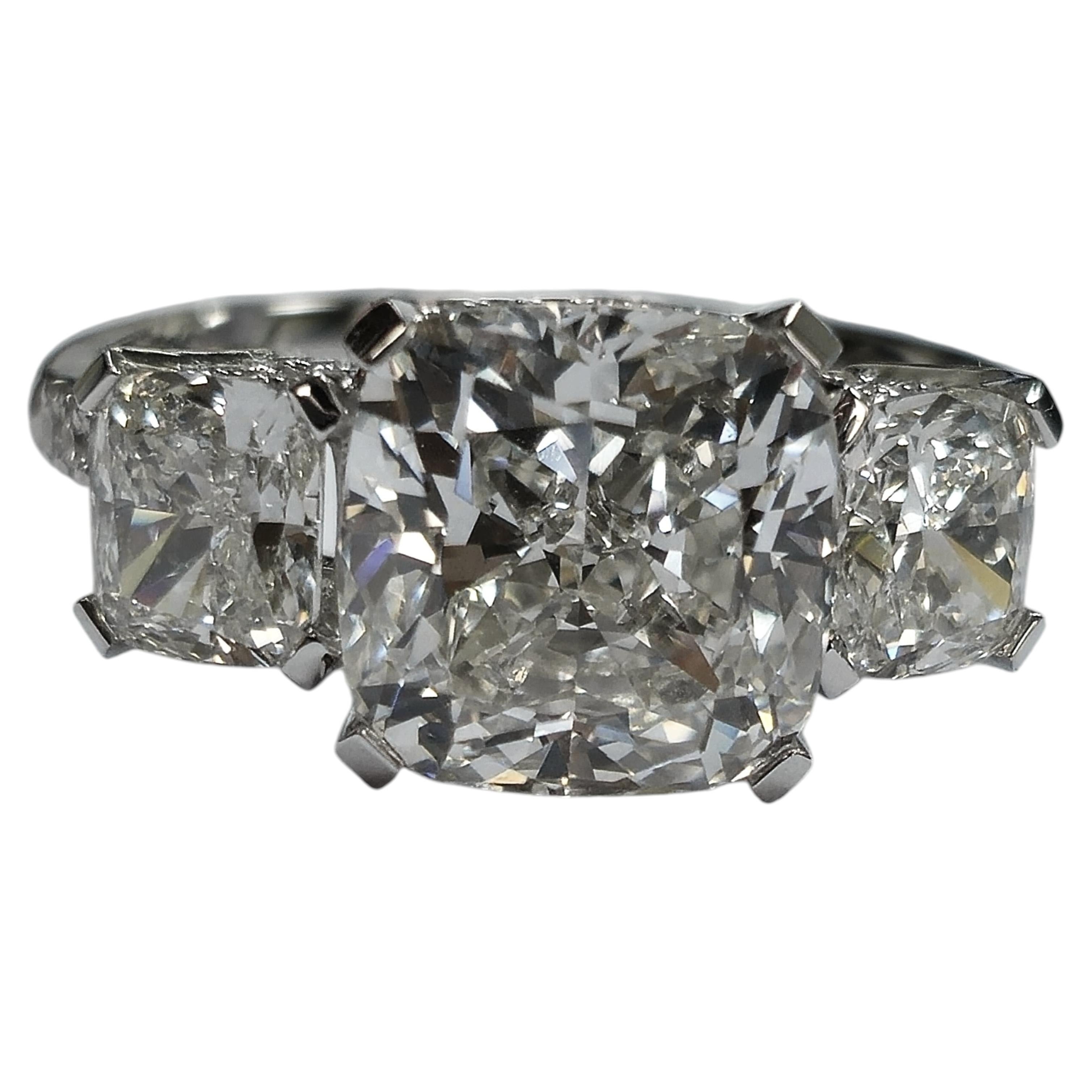 Trinity Radiance - 3 Stone Diamond Ring For Sale