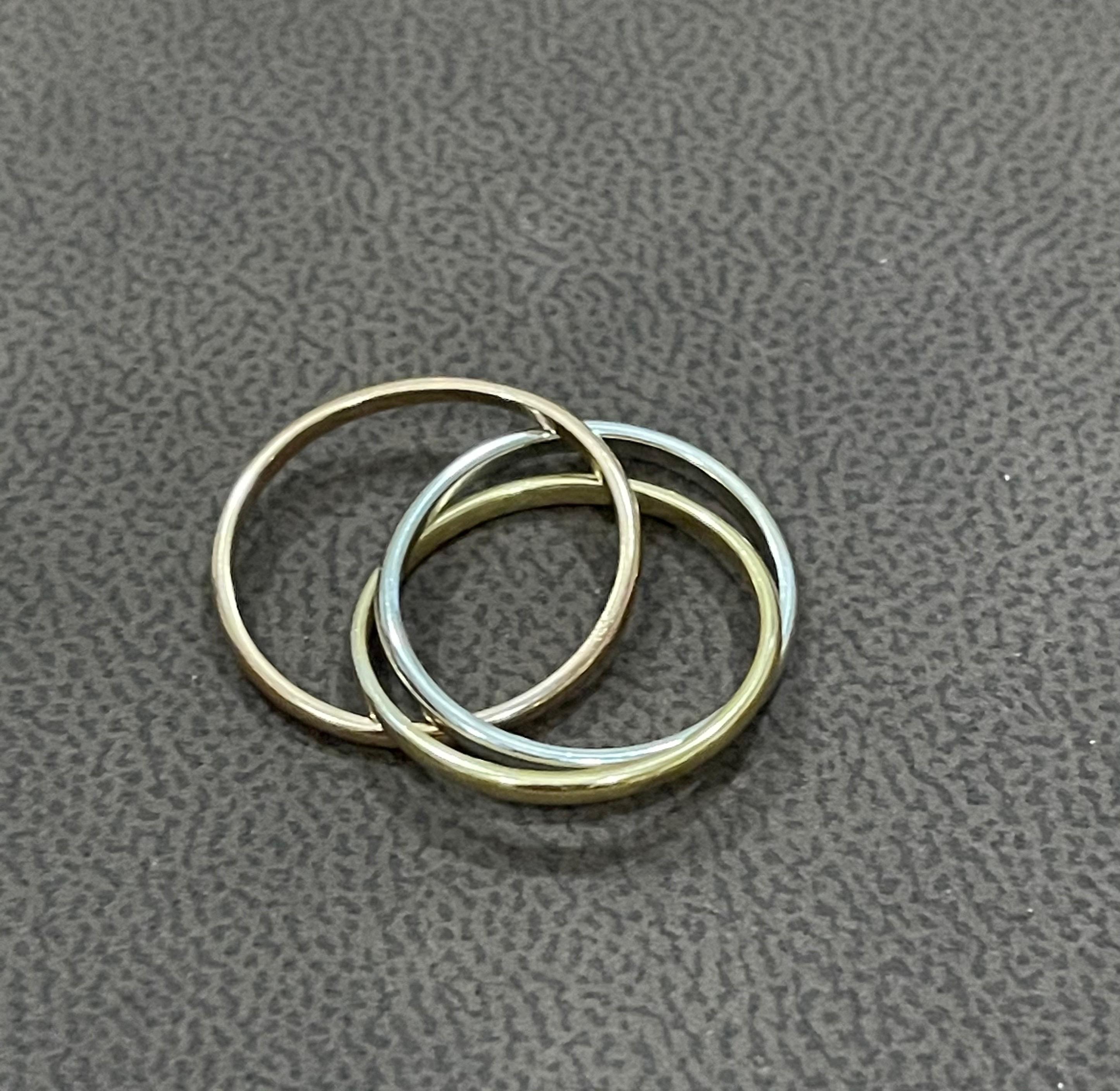 Trinity Tri-Color White, Yellow Gold and Rose, 14 Karat Gold Rolling Rings Italy In Excellent Condition For Sale In New York, NY