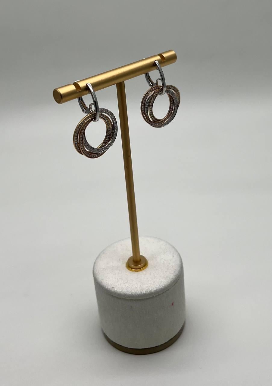 Trinity Tritone Gold Circle Diamond Interlocking Rings 14K Gold Huggie Earrings In New Condition For Sale In Oakton, VA