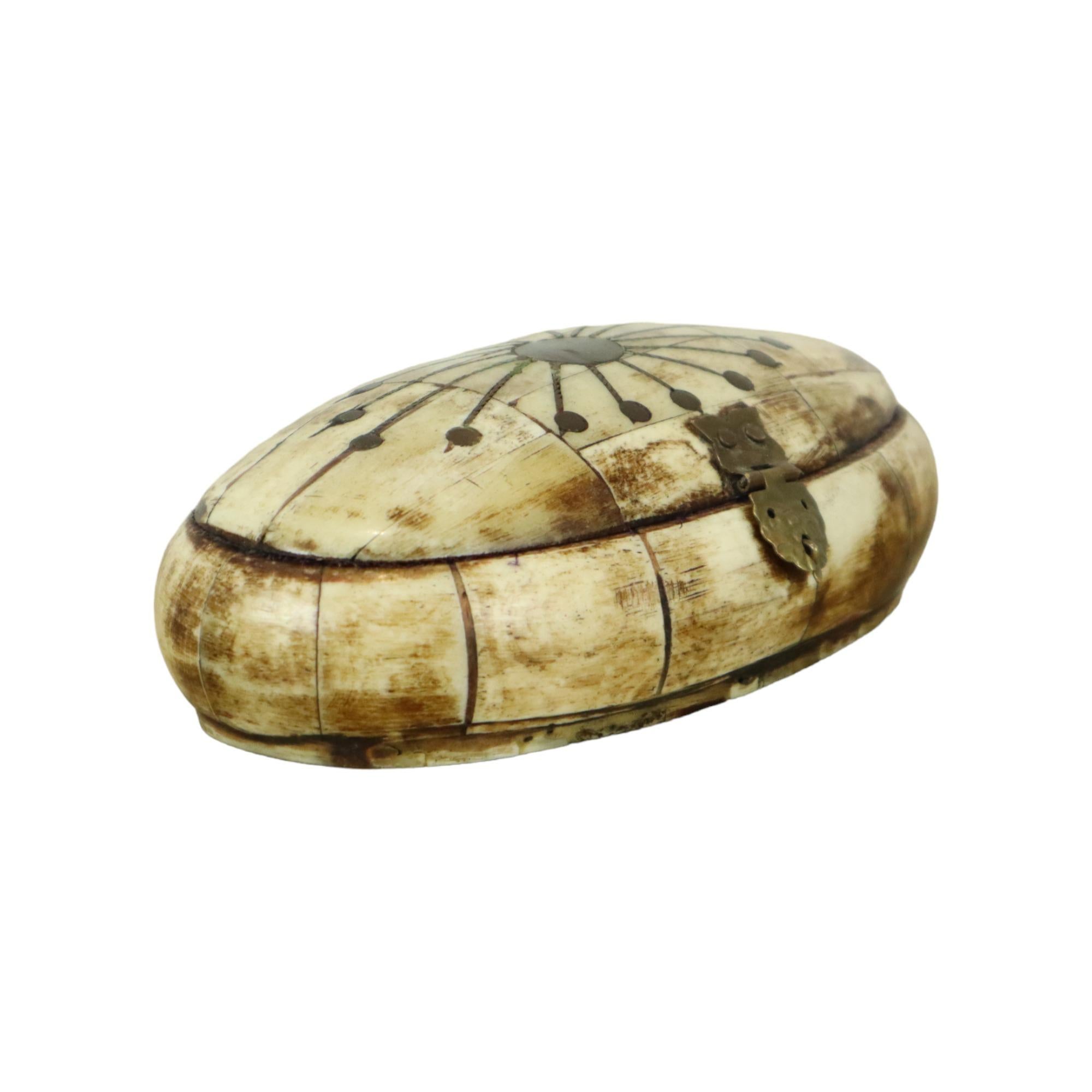 Trinket Box mit Intarsien aus Kamel Knochen lila Samtschmuck 15cm (Indisch) im Angebot