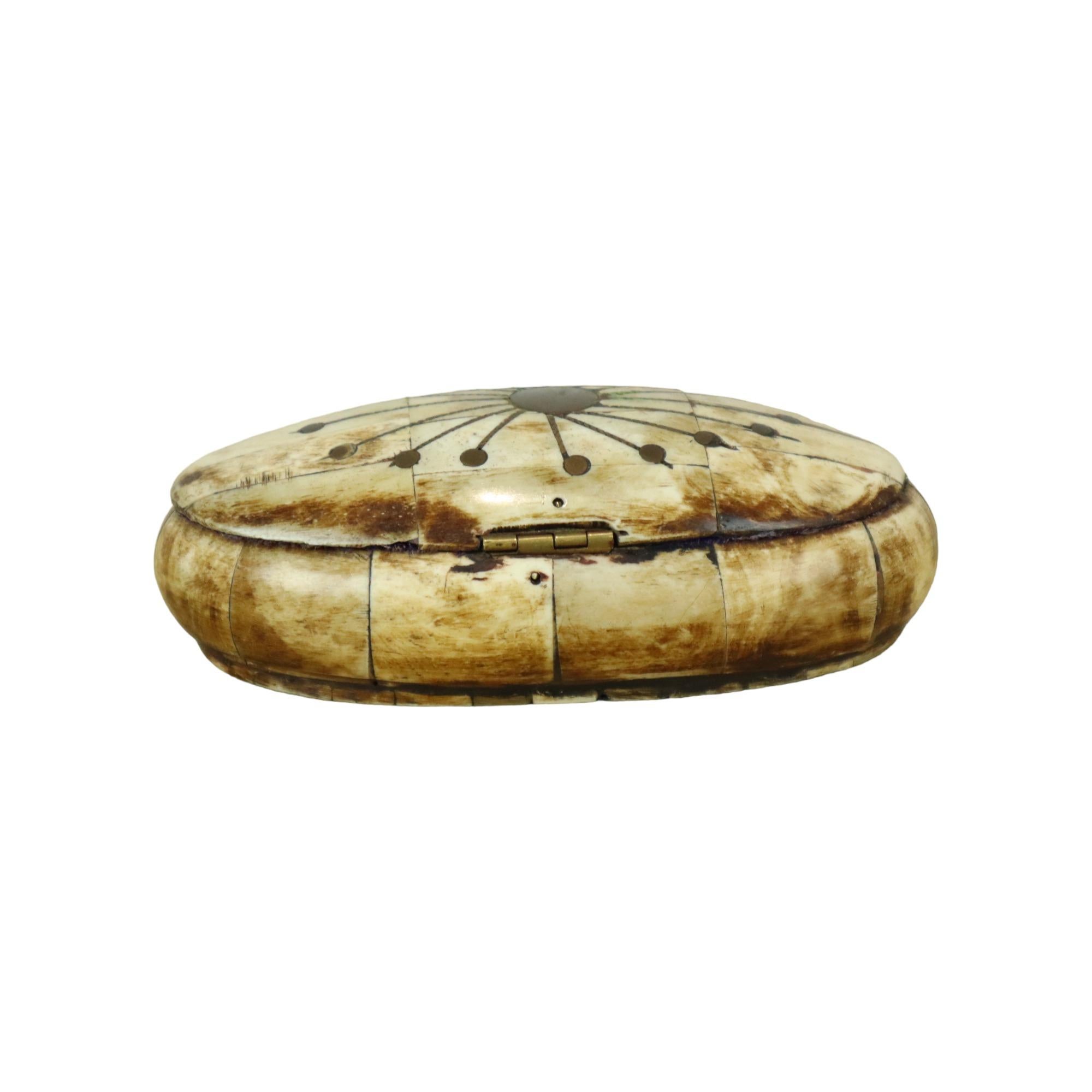 Trinket Box mit Intarsien aus Kamel Knochen lila Samtschmuck 15cm im Angebot 1
