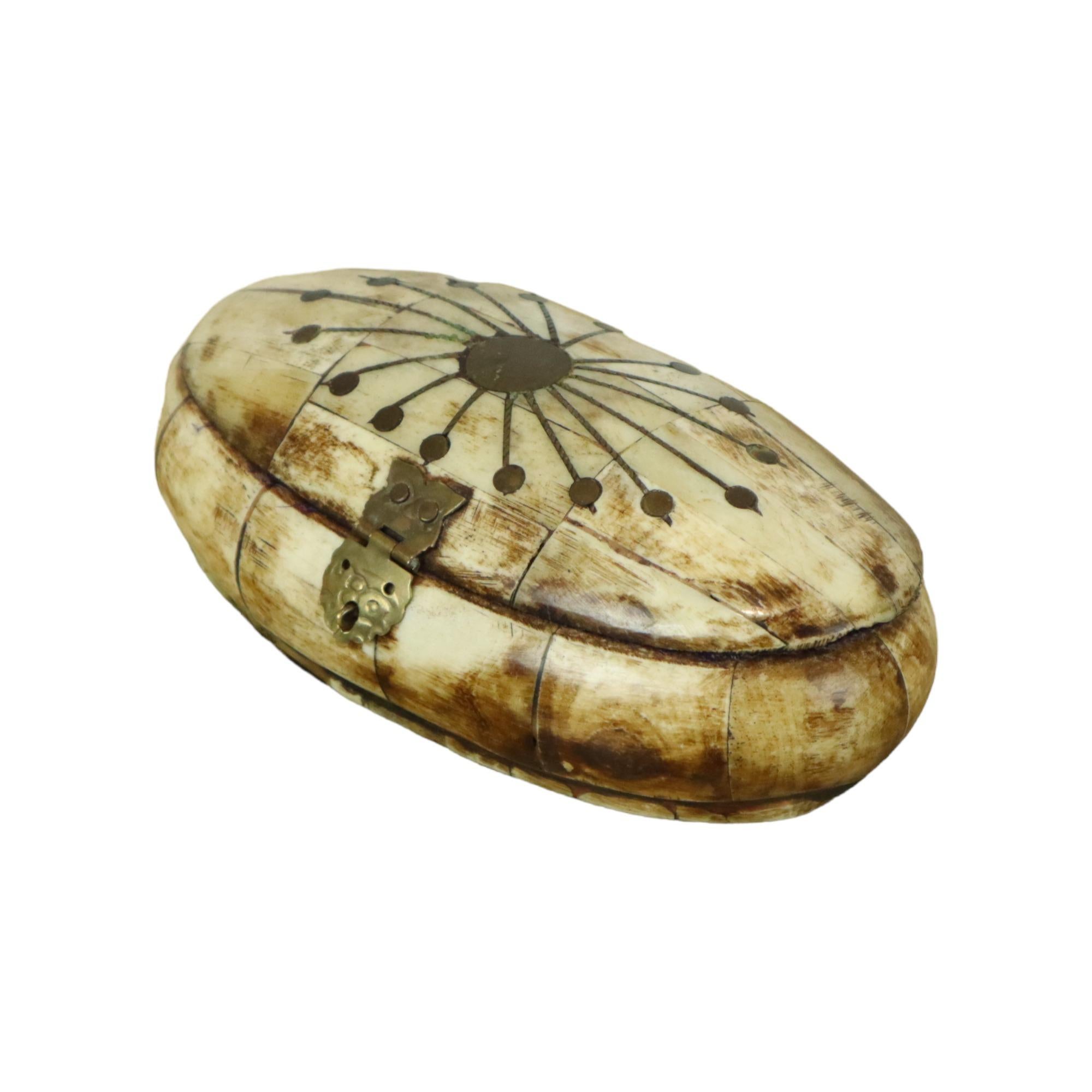 Trinket Box mit Intarsien aus Kamel Knochen lila Samtschmuck 15cm im Angebot 2