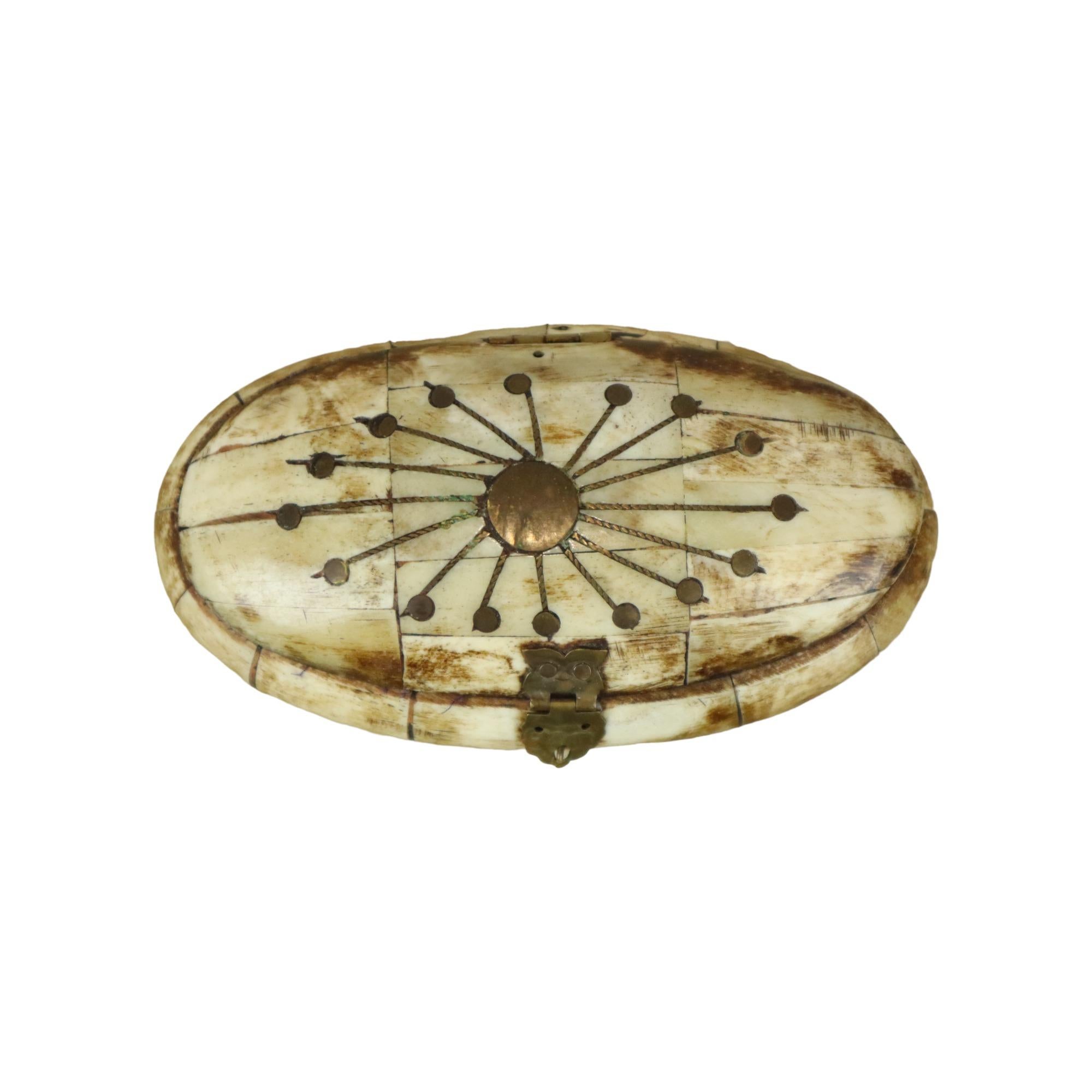 Trinket Box mit Intarsien aus Kamel Knochen lila Samtschmuck 15cm im Angebot 3