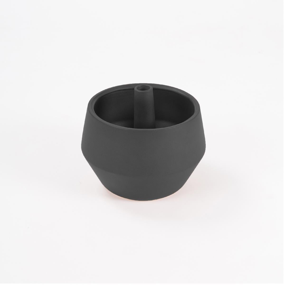 Pot made of ceramic in high temperature ceramic tray on the base, color black or terracotta.