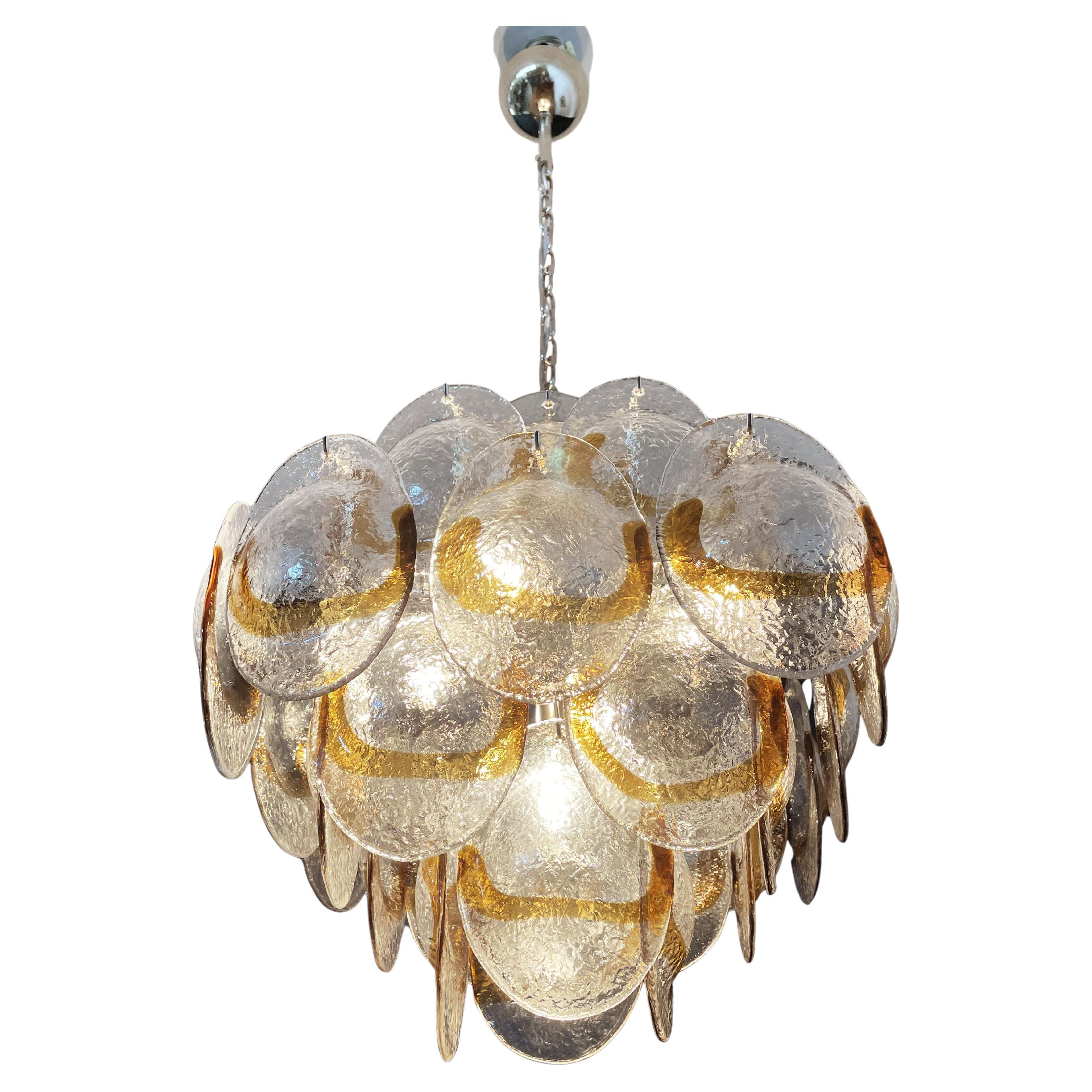 Trio di stupefacenti lampadari italiani di Murano d'epoca - 36 conchiglie d'ambra in vendita 5