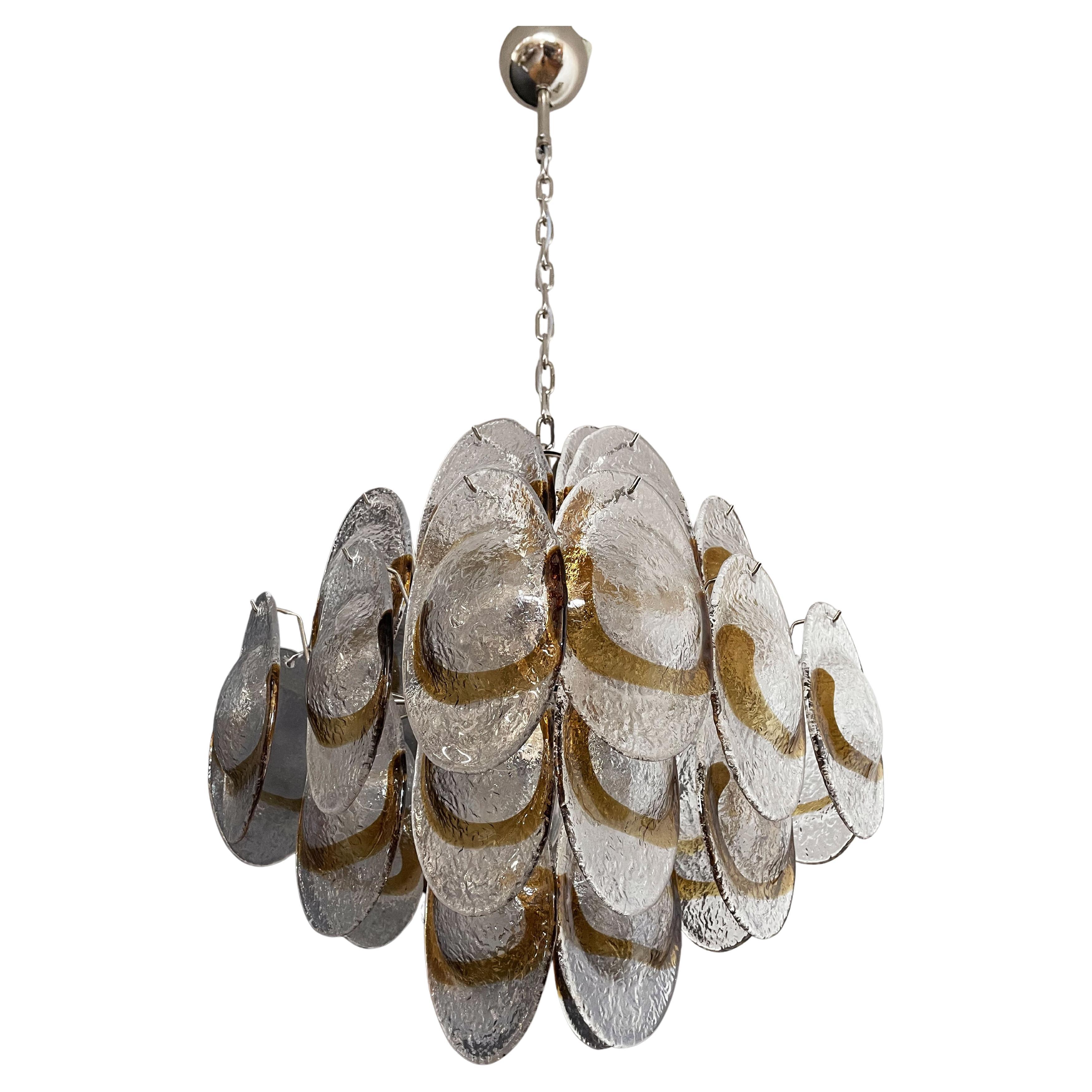 Trio di stupefacenti lampadari italiani di Murano d'epoca - 36 conchiglie d'ambra in vendita 9