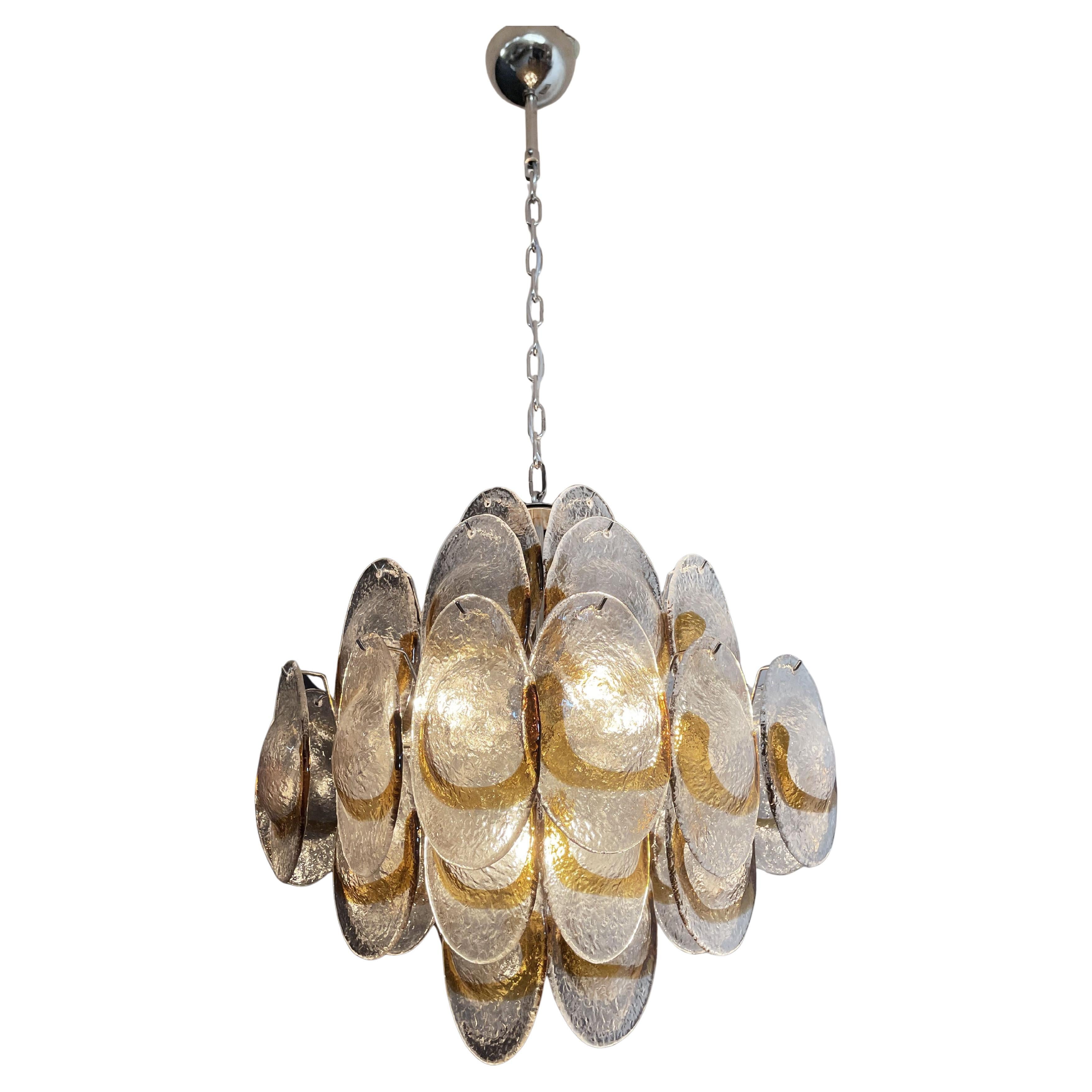 Trio di stupefacenti lampadari italiani di Murano d'epoca - 36 conchiglie d'ambra in vendita 12