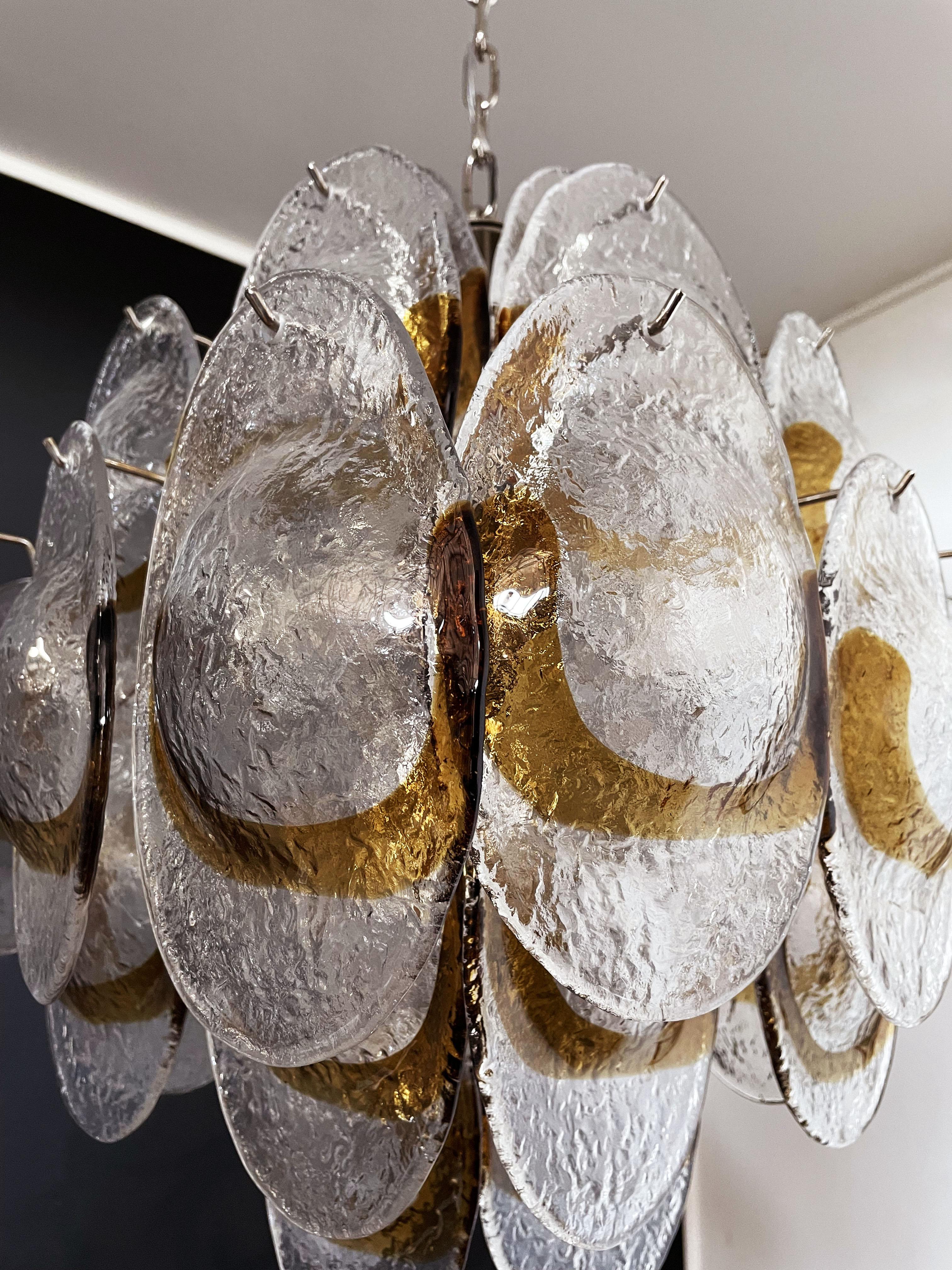 Fine XX secolo Trio di stupefacenti lampadari italiani di Murano d'epoca - 36 conchiglie d'ambra in vendita