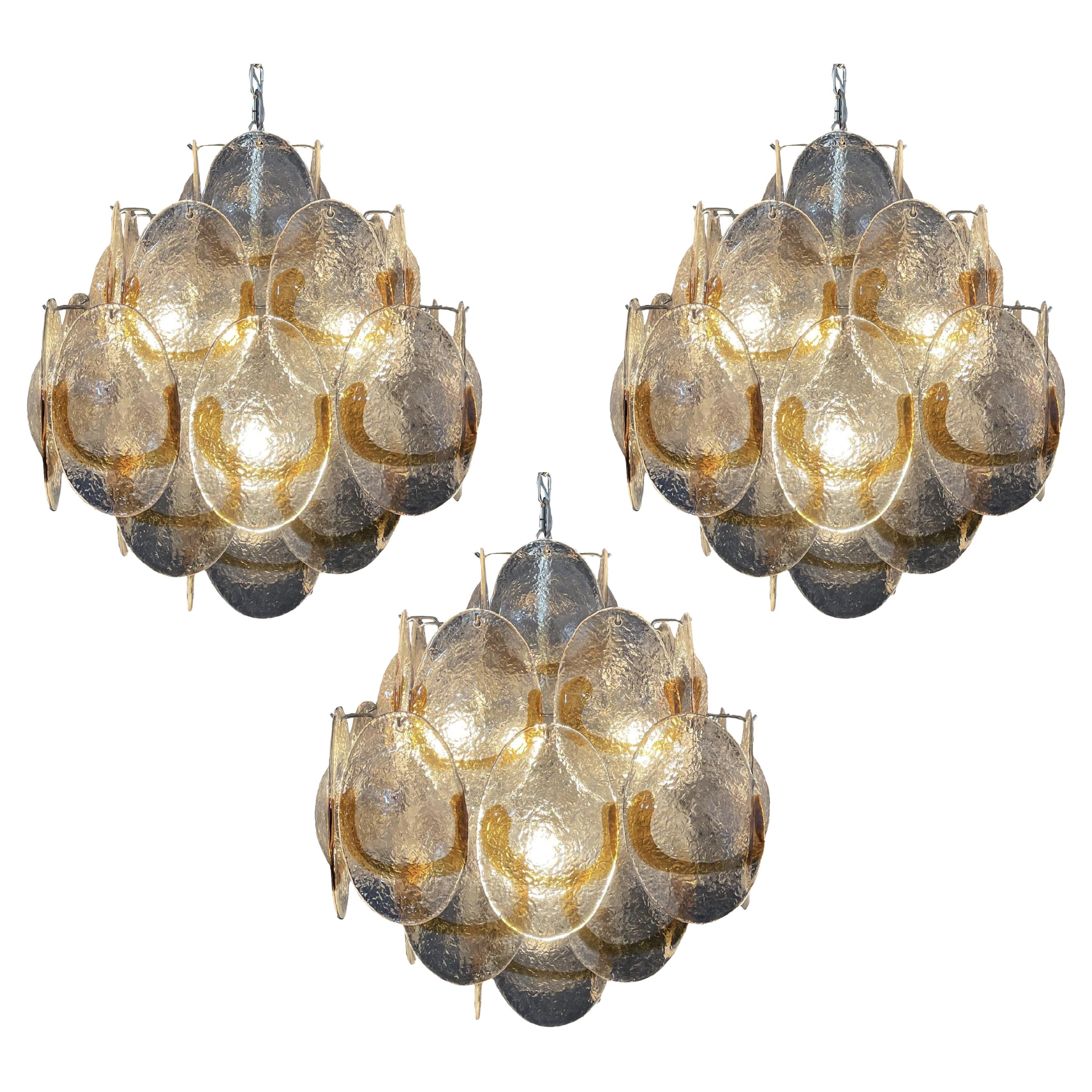 Trio di stupefacenti lampadari italiani di Murano d'epoca - 36 conchiglie d'ambra in vendita