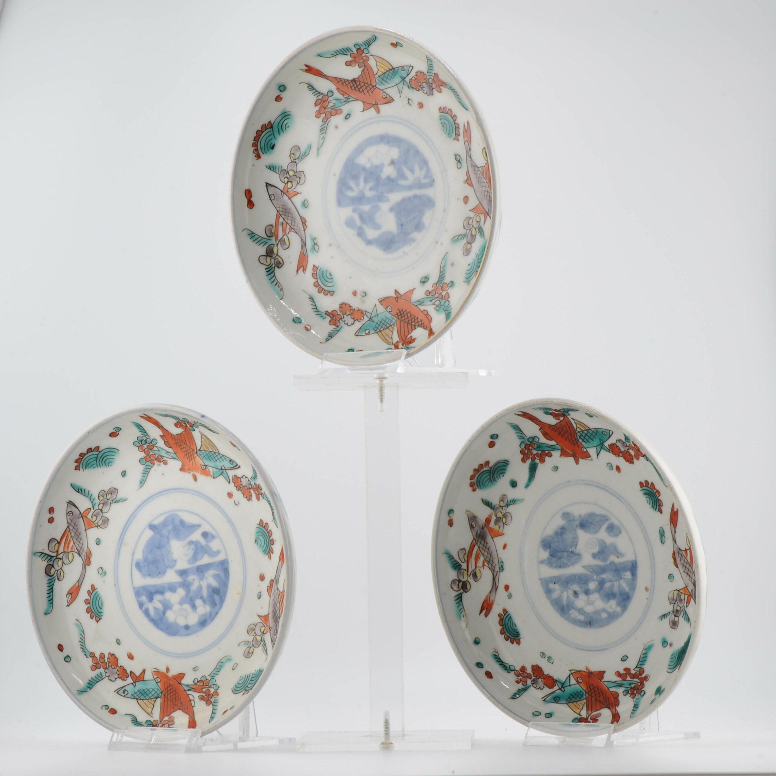 Trio di antiche porcellane giapponesi del 19° secolo di Meiji Arita, ciotola con pesci policromi in vendita 6