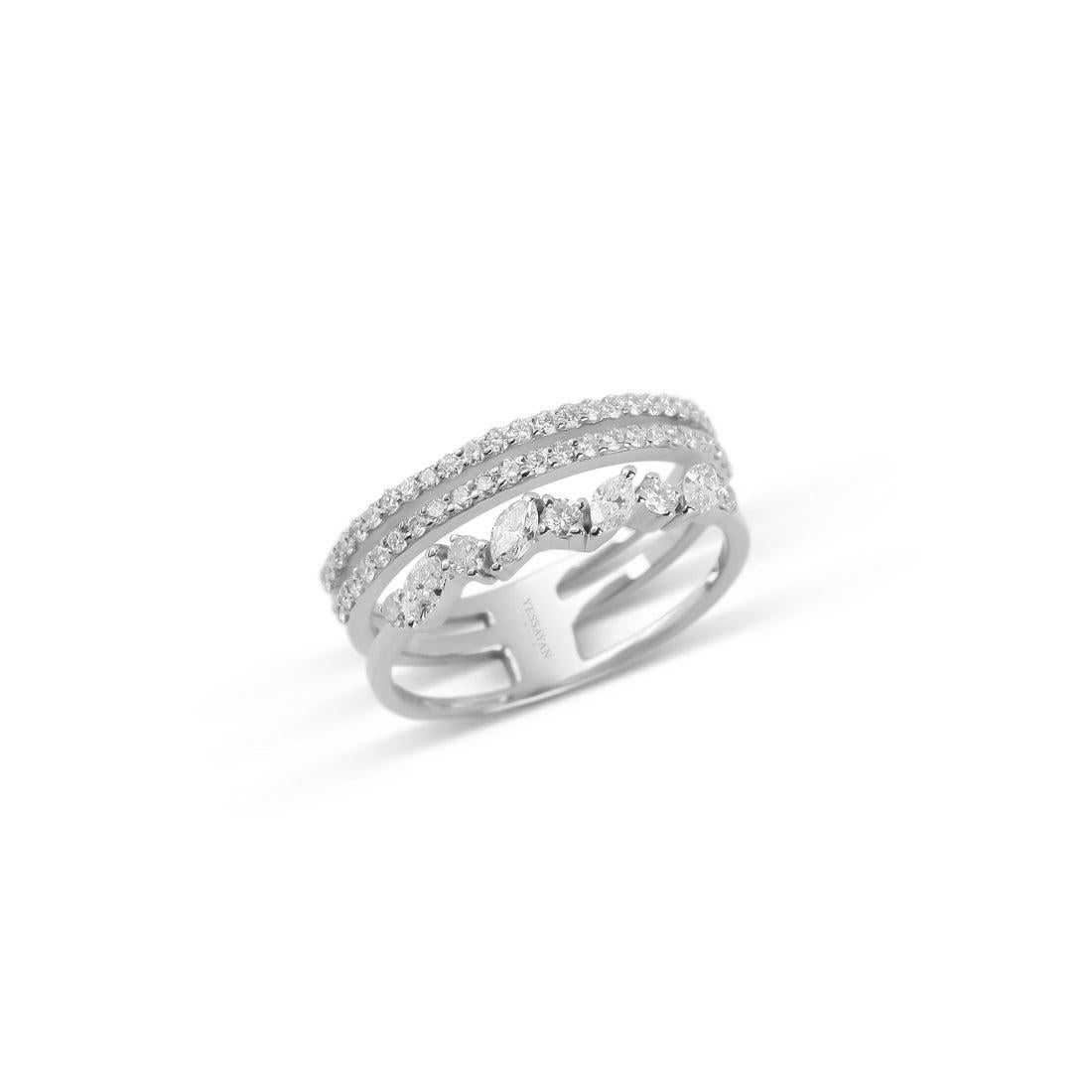 En venta: Anillo trío de marquesa y diamante redondo en oro blanco de 18 quilates  4