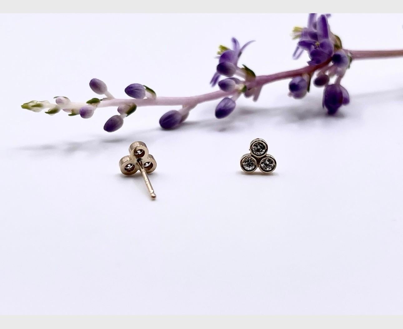 Taglio brillante Trio di orecchini con diamanti e borchie in oro 18KT in vendita