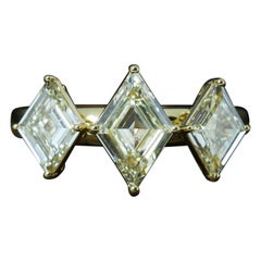 Trio Lozenge Diamond Ring in 18 Karat Yellow Gold