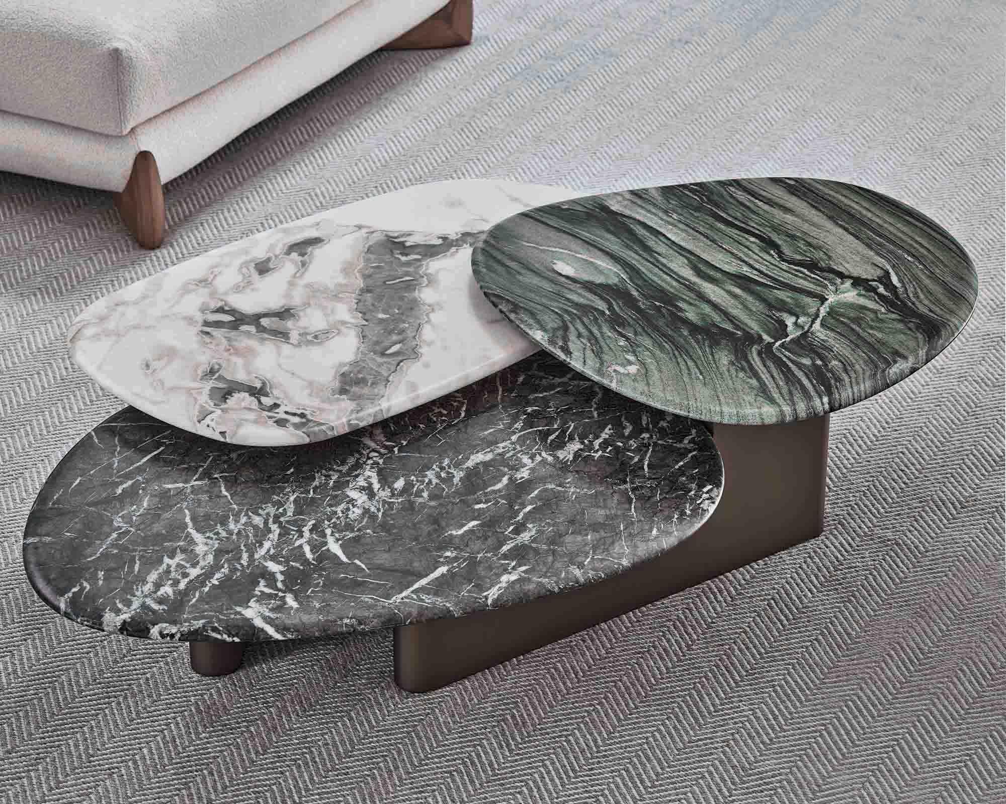 Sculpté Table basse en marbre Trio en vente