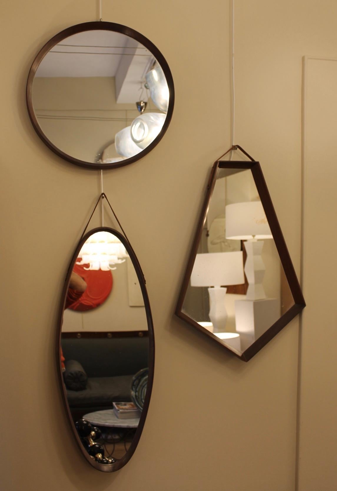 Three mirrors of different shapes, wooden structure,
Italian work from the 70s. There are some scratches on the wooden structure. The use of time. But nothing broken.
The mirrors are vintage, they are a little stained. Wear of time.
The leather