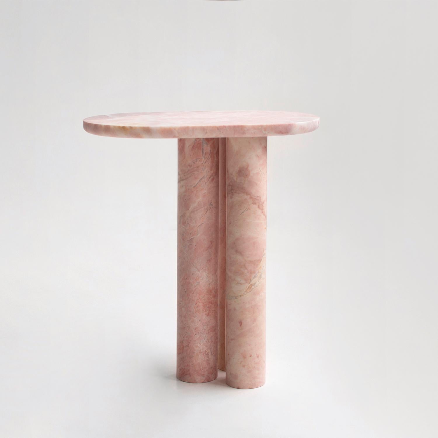Ovaler Beistelltisch aus rosa Marmor - Trio II im Zustand „Neu“ im Angebot in Eindhoven, NB