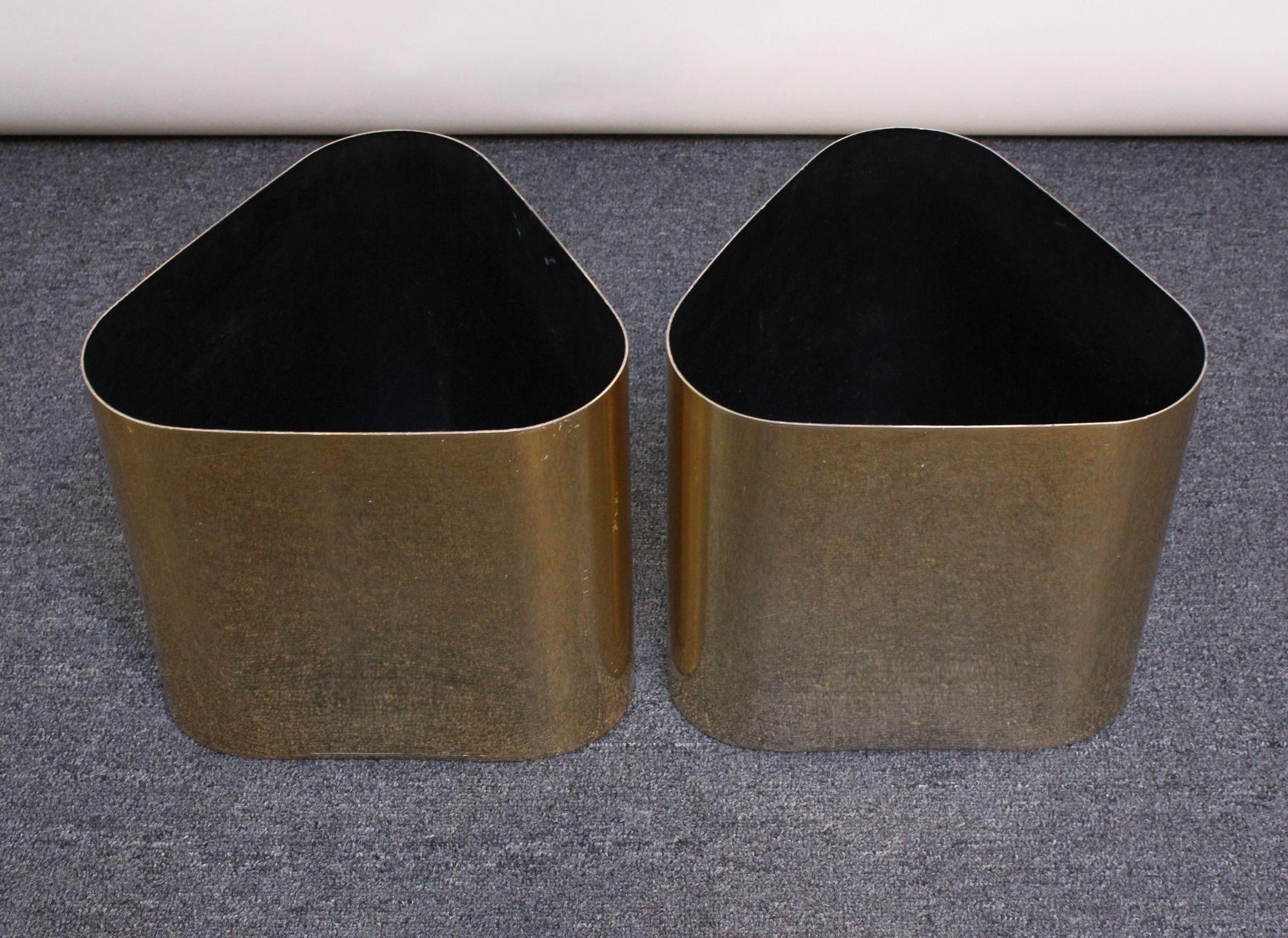 Trio of Aluminum Triangular Planters by Paul Mayen for Habitat In Good Condition In Brooklyn, NY