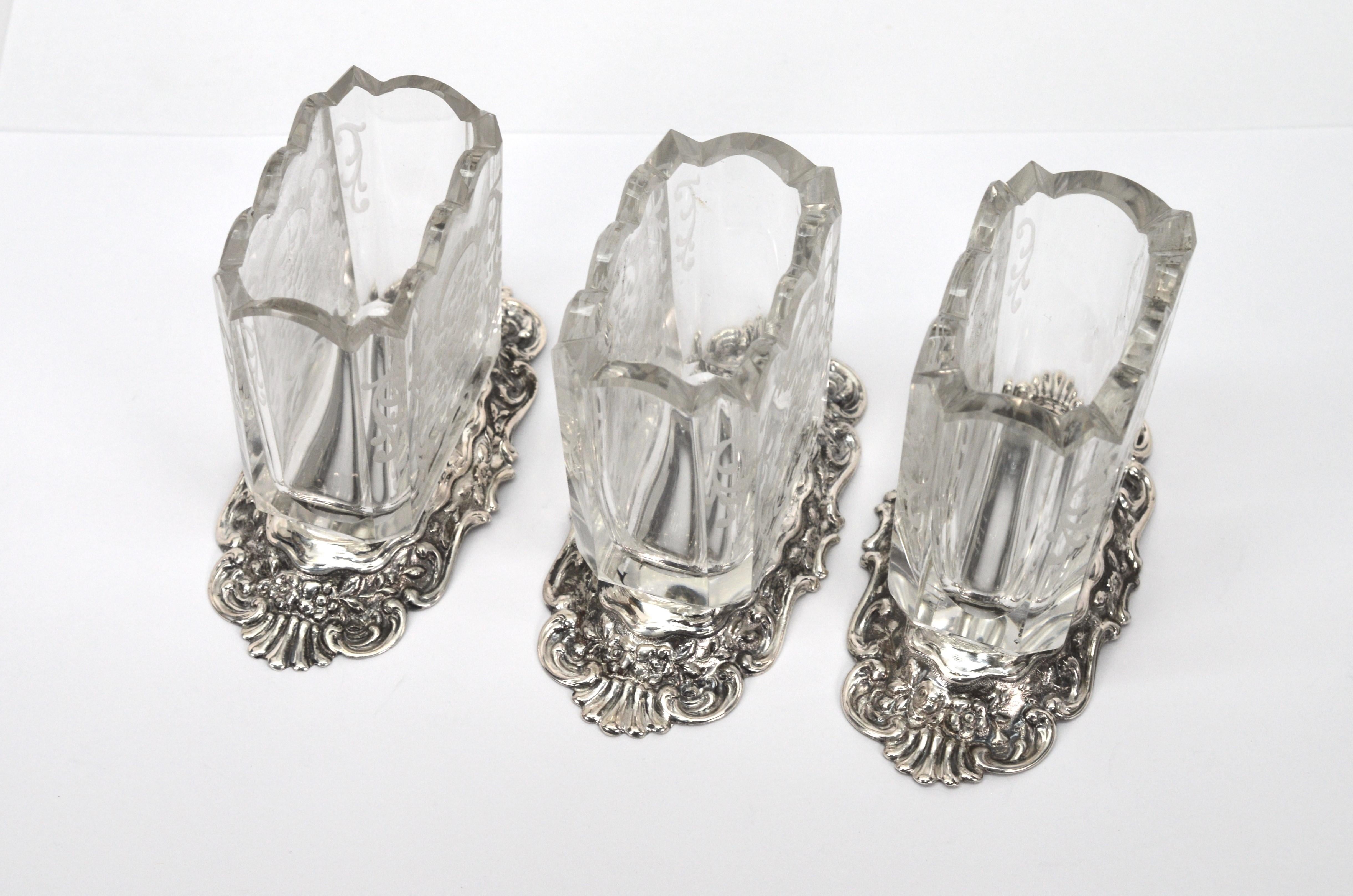 Trio of Antique Etched Glass Repousse Silver Vanity Vessels In Good Condition For Sale In Mount Kisco, NY