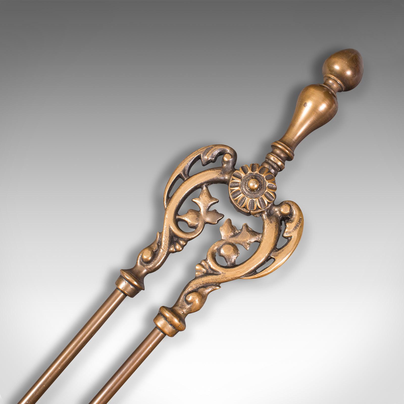 Laiton Trio d'outils Fireside Antiques, anglais, en laiton, tisonnier, pelle, pince, victorien en vente