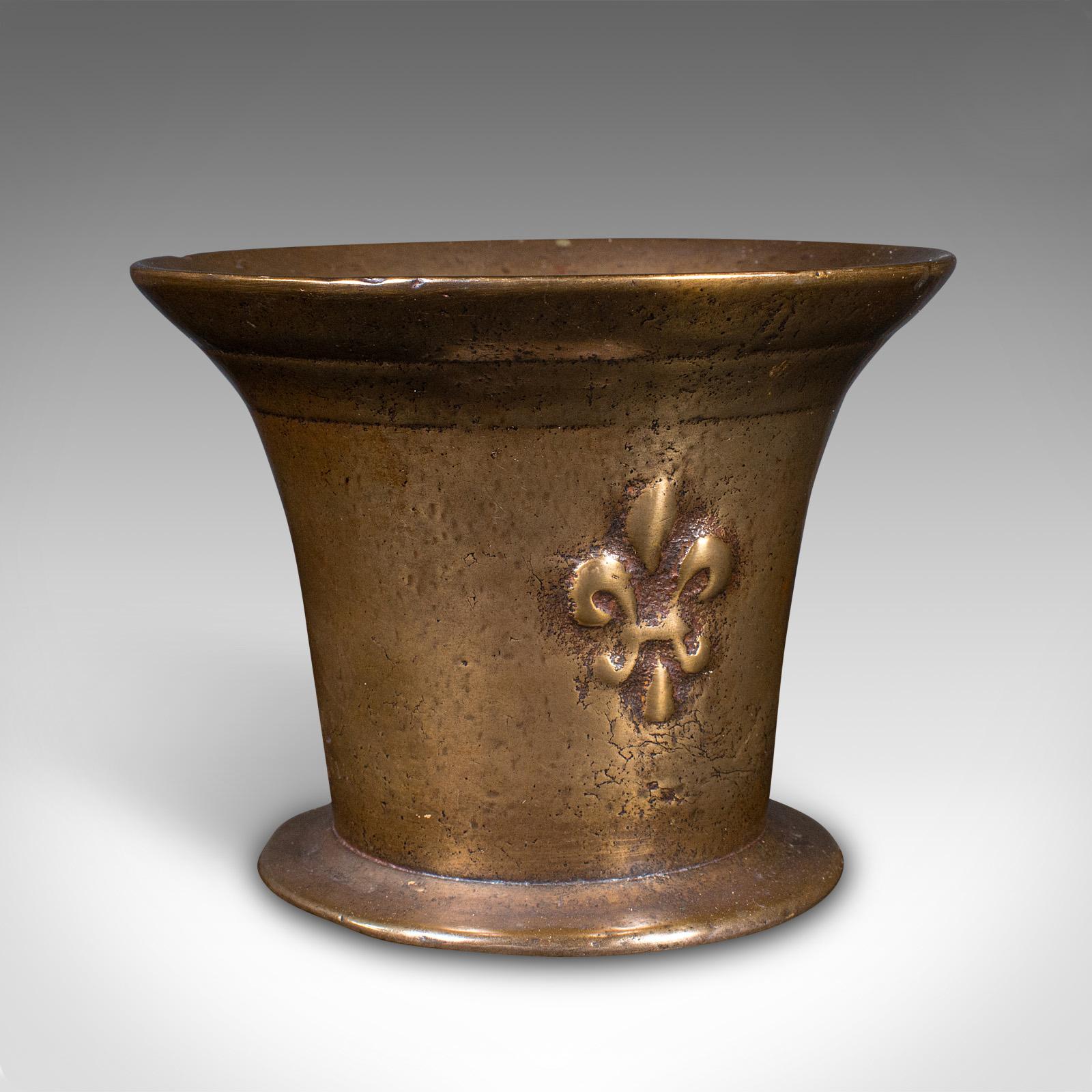 18th Century Trio Of Antique Mortars, English, Bronze, Apothecary Pot, William III, C.1700 For Sale