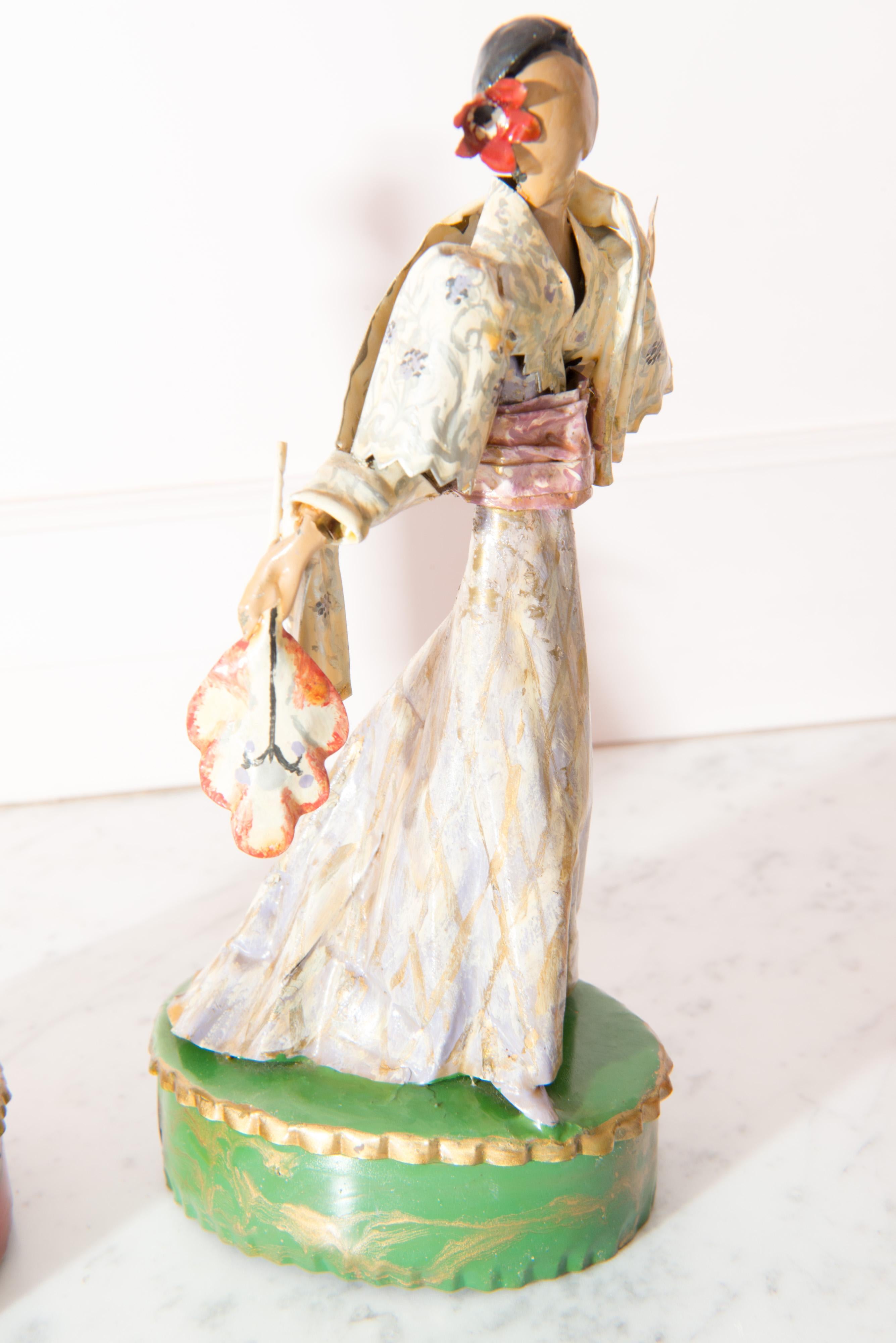 Trio de sculptures asiatiques de femmes en costume par Lee Menichetti en vente 6