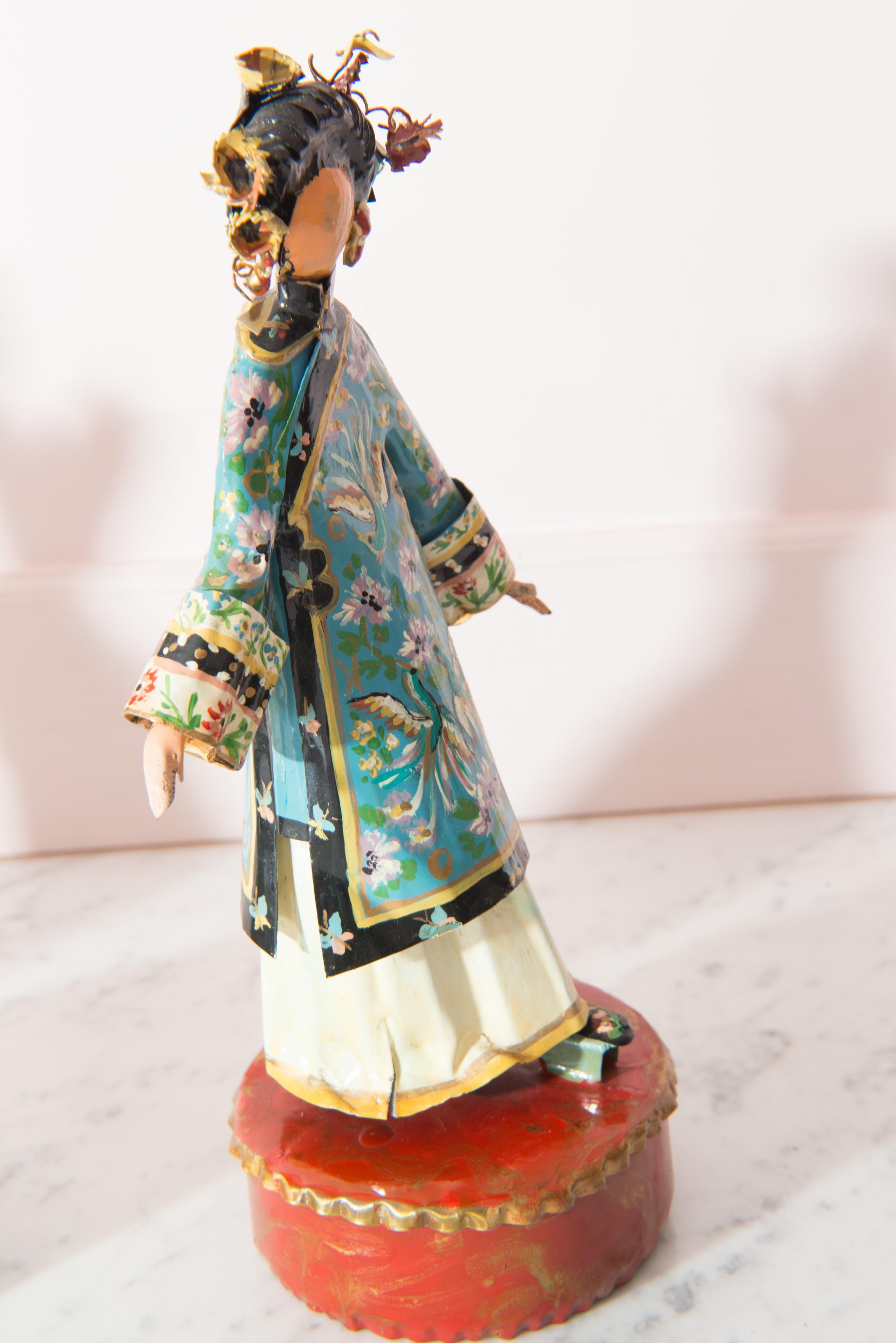 Trio de sculptures asiatiques de femmes en costume par Lee Menichetti en vente 7