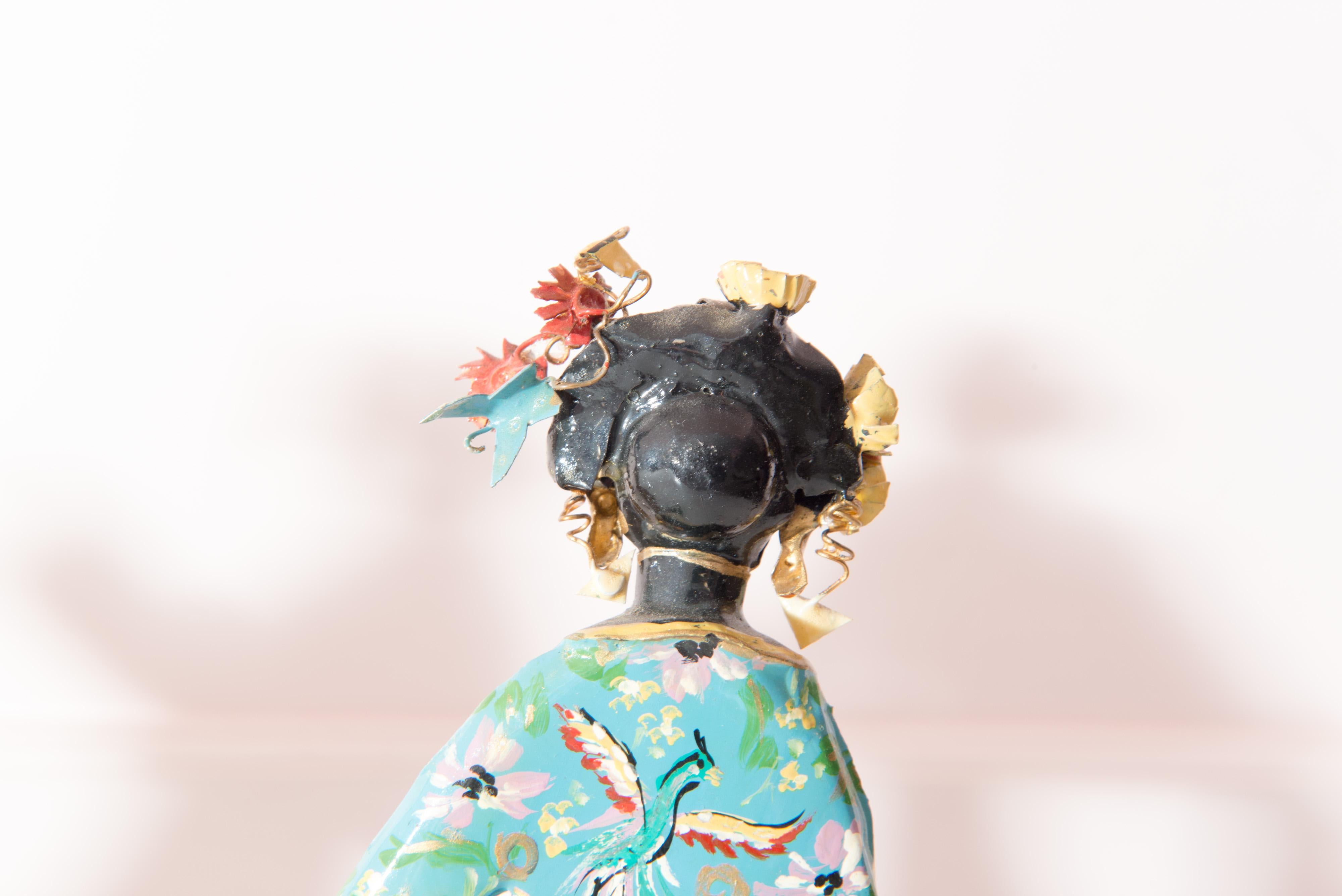 Ottone Trio di sculture di donne asiatiche in costume di Lee Menichetti in vendita