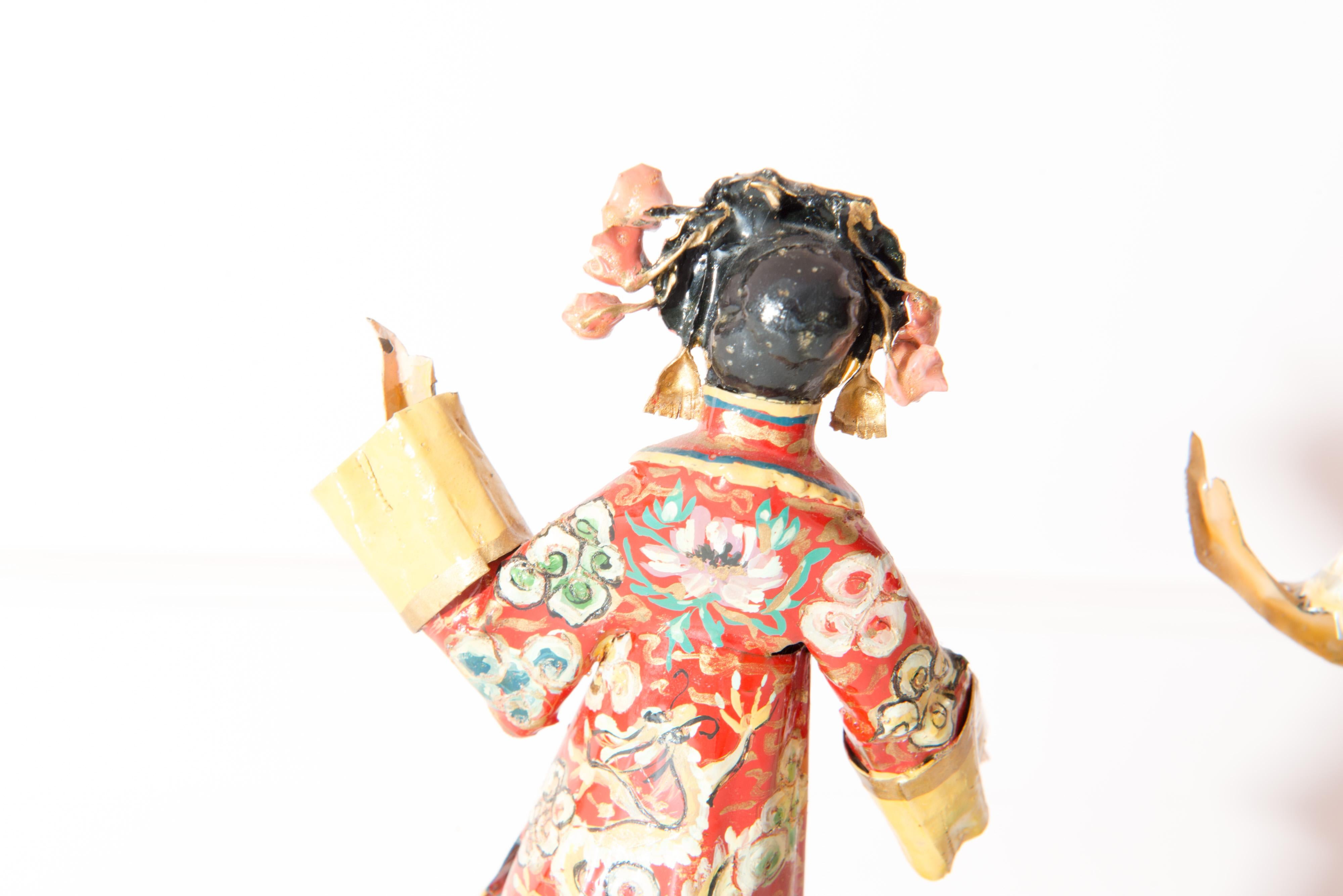 Trio de sculptures asiatiques de femmes en costume par Lee Menichetti en vente 2