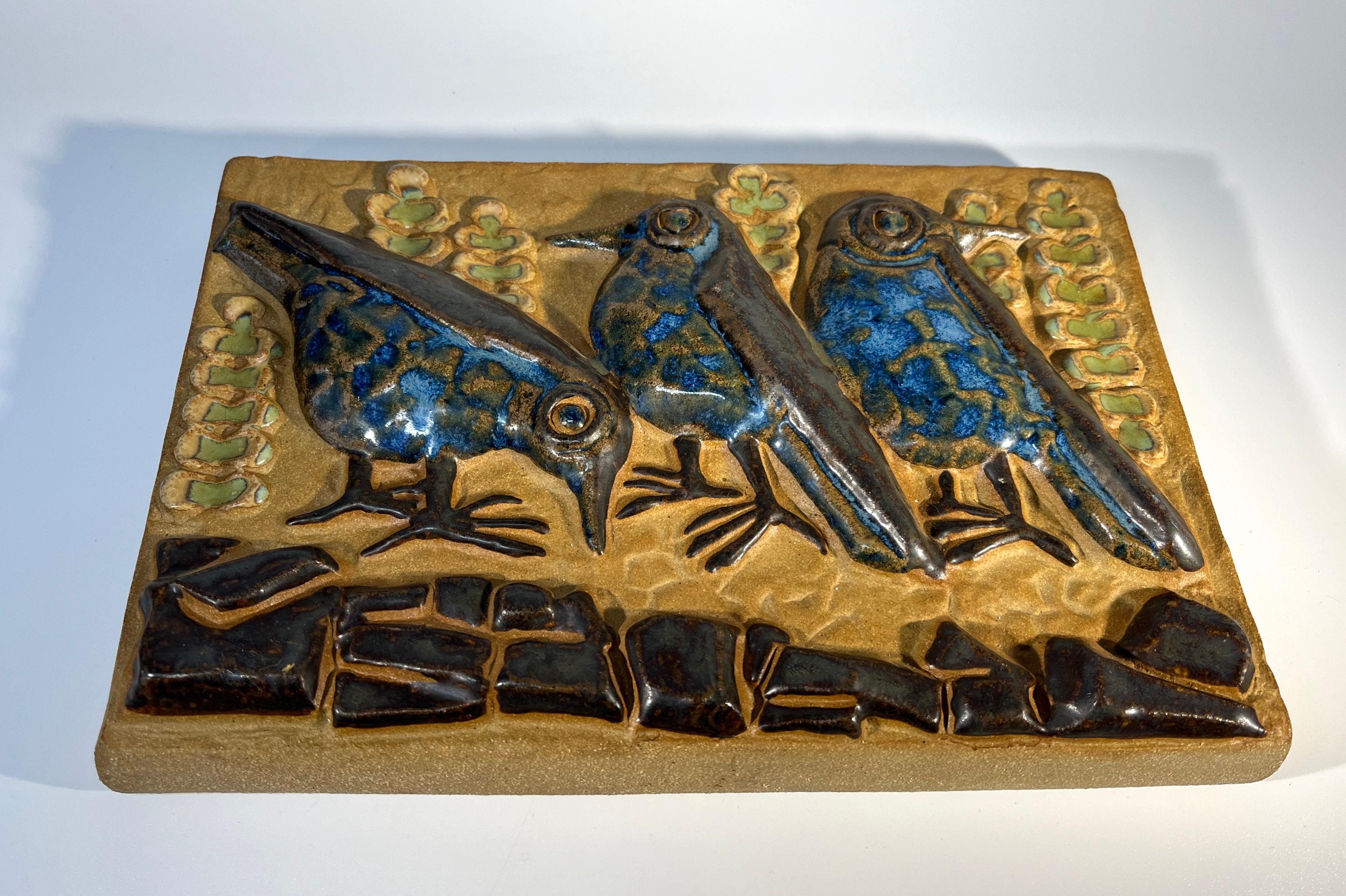 Trio der Vögel von Marianne Starck für Michael Andersen. Dänische Wandplakette (Moderne der Mitte des Jahrhunderts) im Angebot