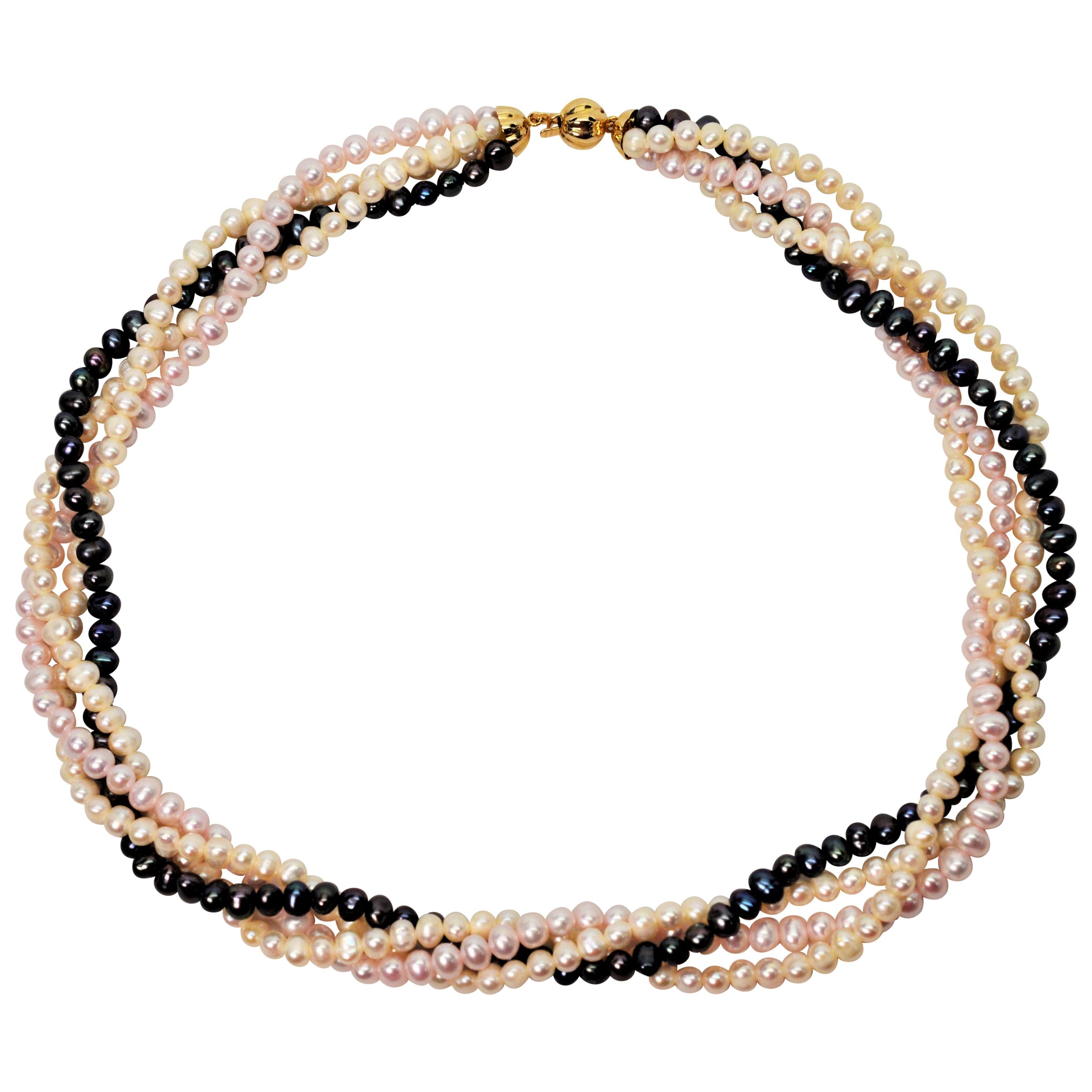 Dreifarbige mehrreihige Perlenkette mit 14K Gold Kugel-Charm-Verschluss im Angebot