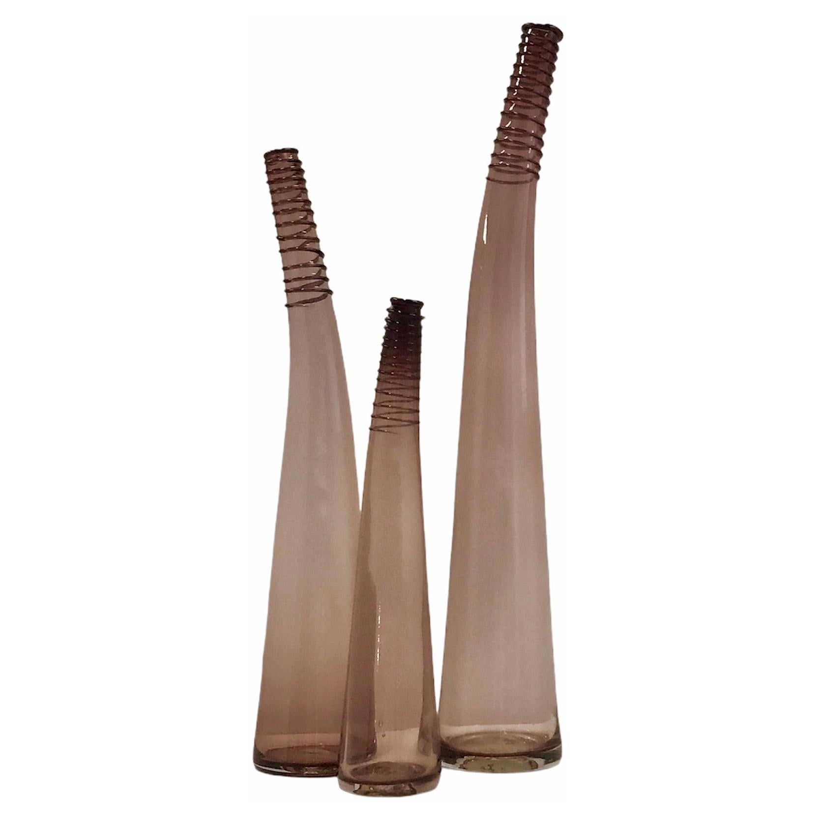 Trio de vases en verre à col en spirale plié fabriqués à la main par Don Shepherd pour Blenko 1988