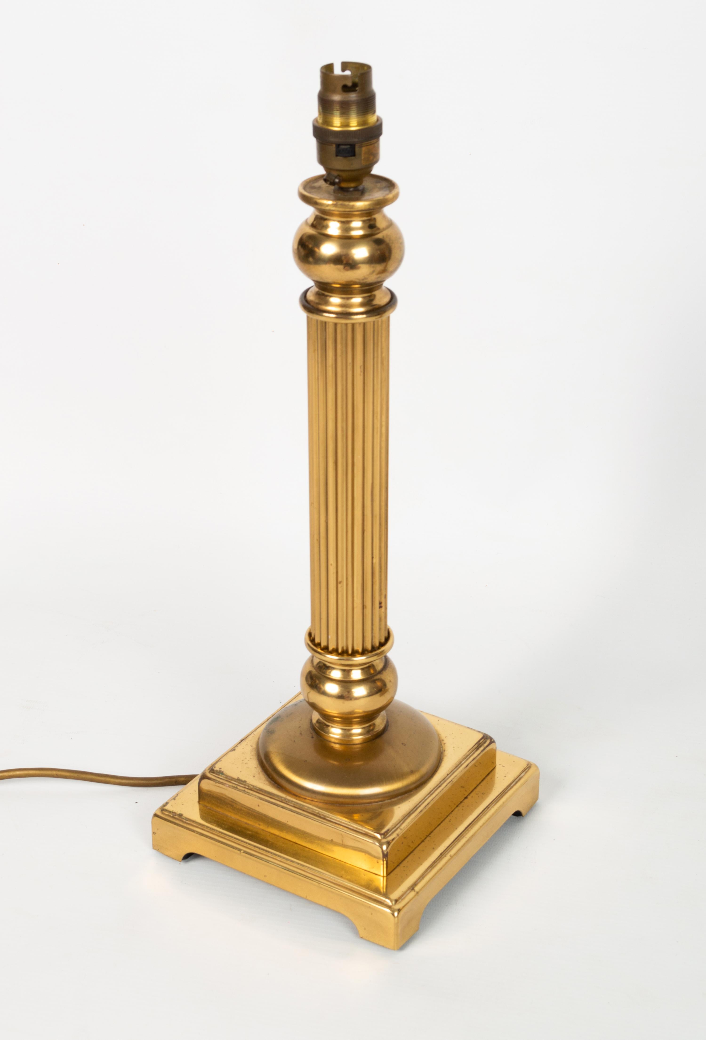 Trio de lampes de bureau en laiton à colonne corinthienne néoclassique anglaise en vente 1