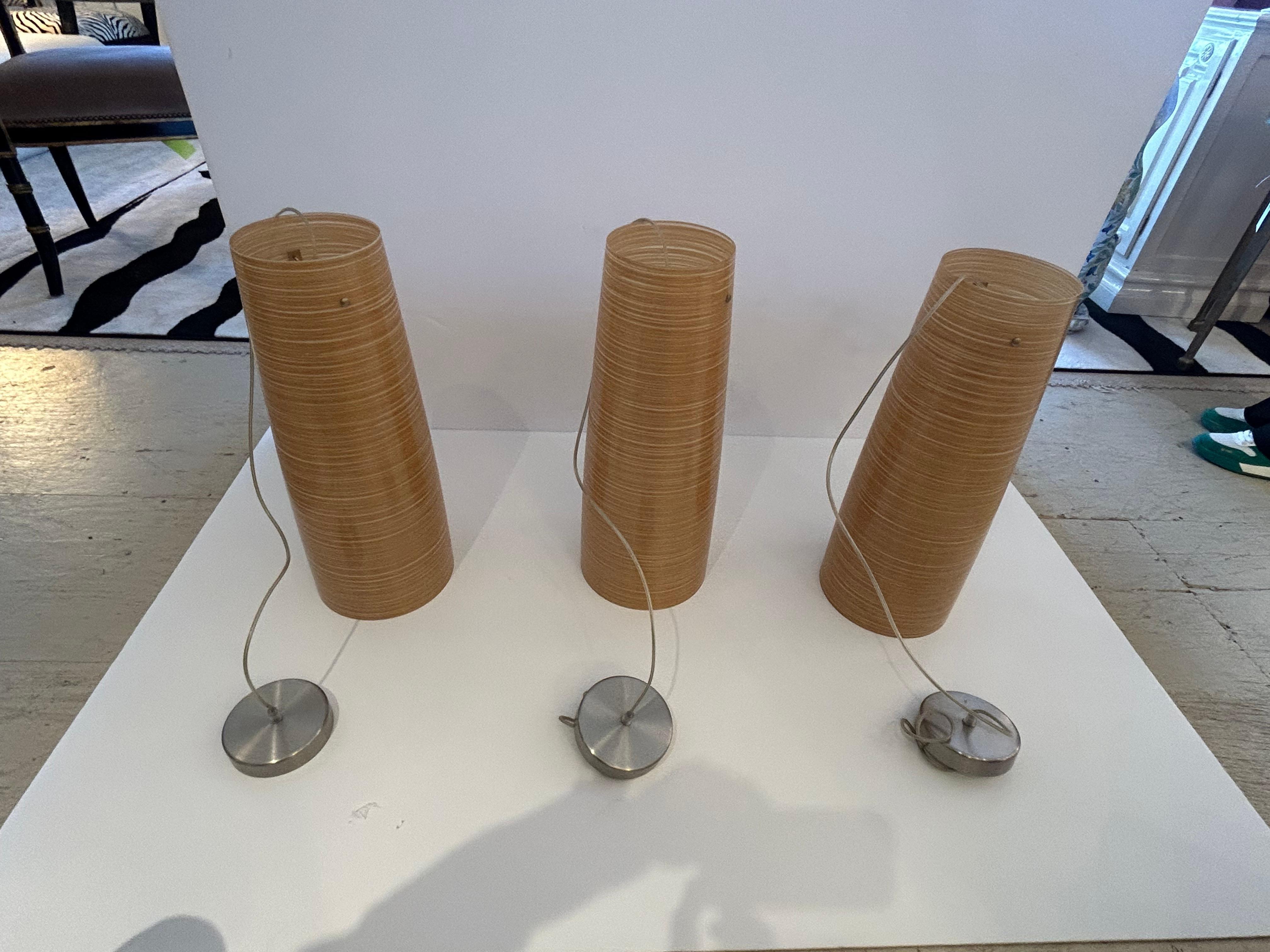 Trio von Foscarini Murano-Anhängern aus glattem, goldfarbenem und cremefarbenem, gestreiftem Glasfaser (Moderne) im Angebot