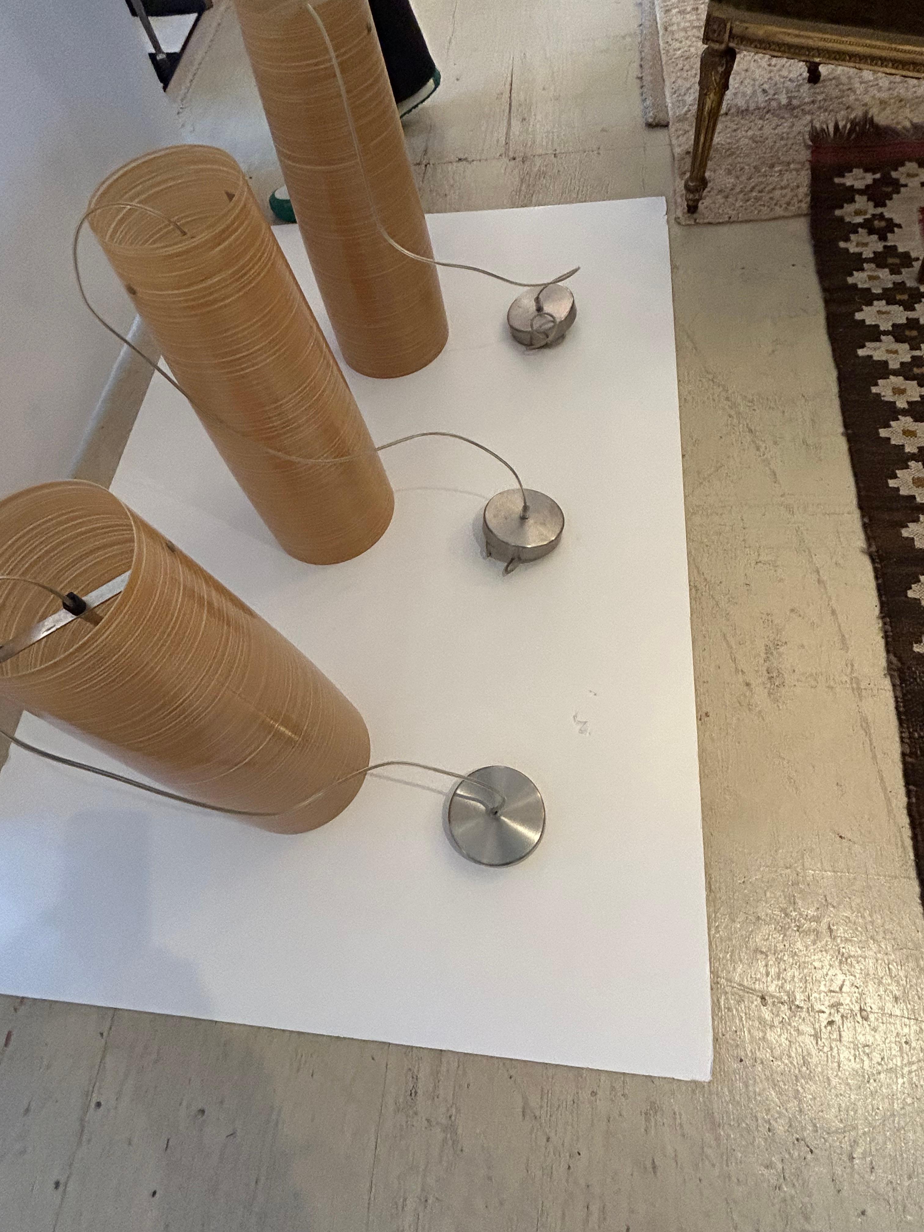 Trio von Foscarini Murano-Anhängern aus glattem, goldfarbenem und cremefarbenem, gestreiftem Glasfaser (Italienisch) im Angebot