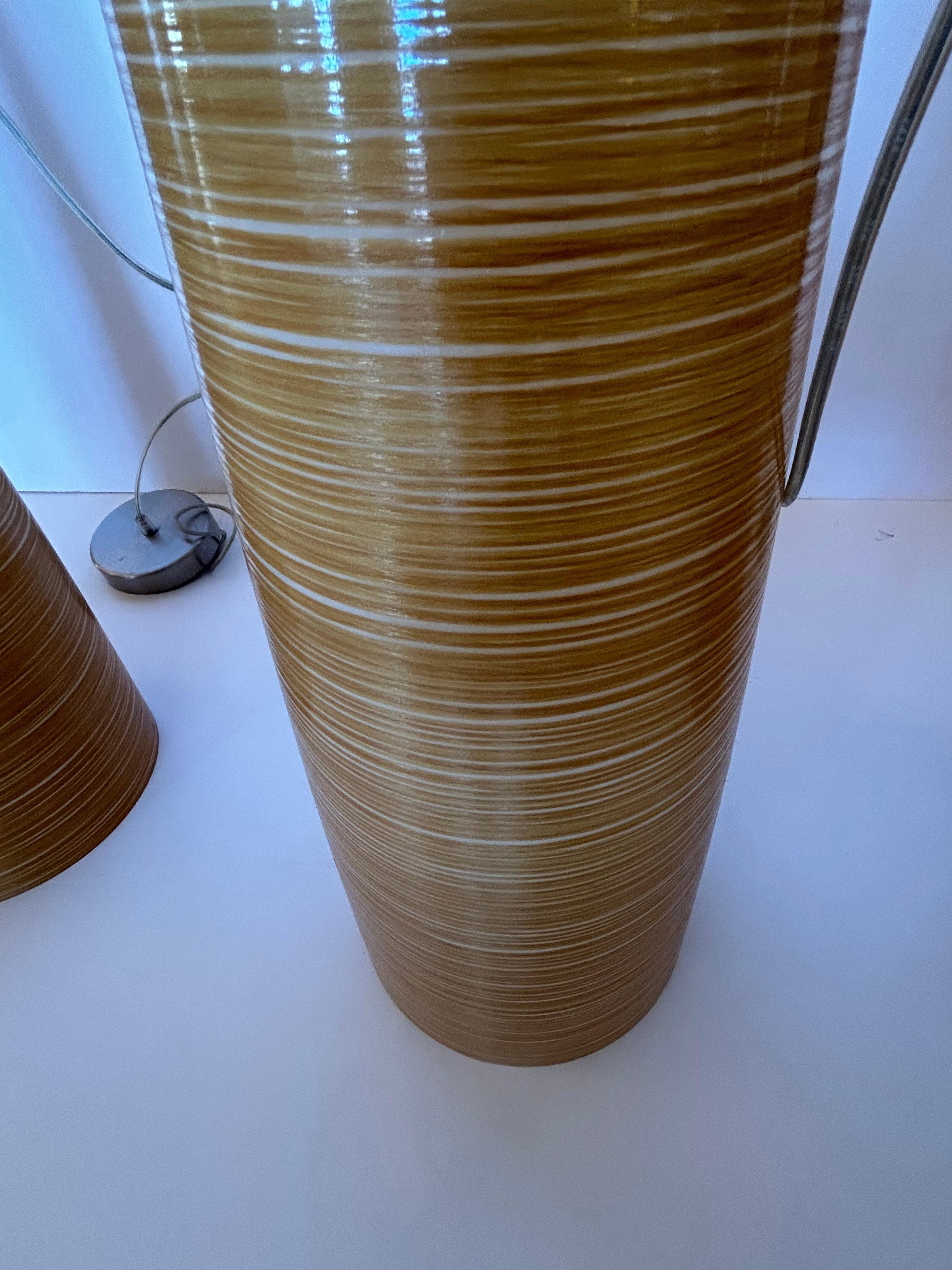Trio von Foscarini Murano-Anhängern aus glattem, goldfarbenem und cremefarbenem, gestreiftem Glasfaser im Zustand „Gut“ im Angebot in Hopewell, NJ