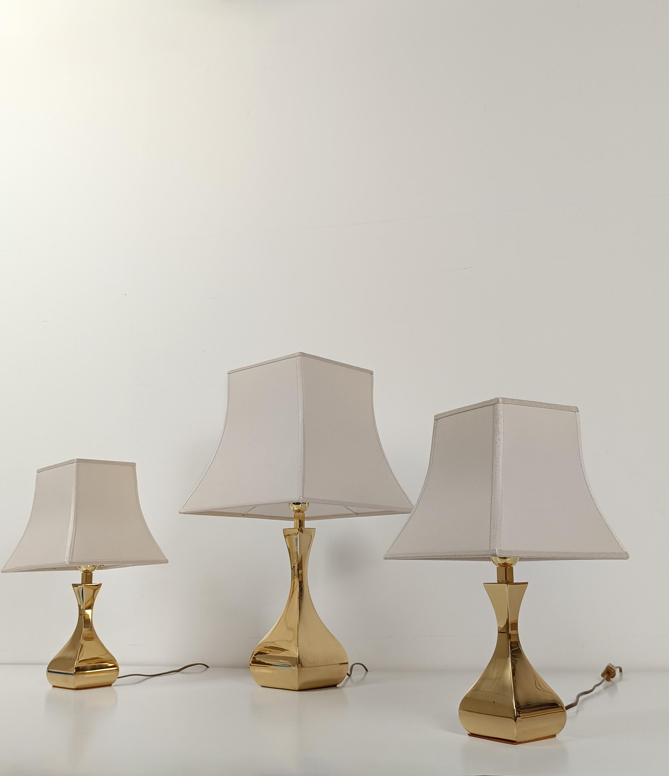 Hollywood Regency Trio de lampes de table italiennes en laiton du milieu du 20e siècle dans le style de Maria Pergay en vente