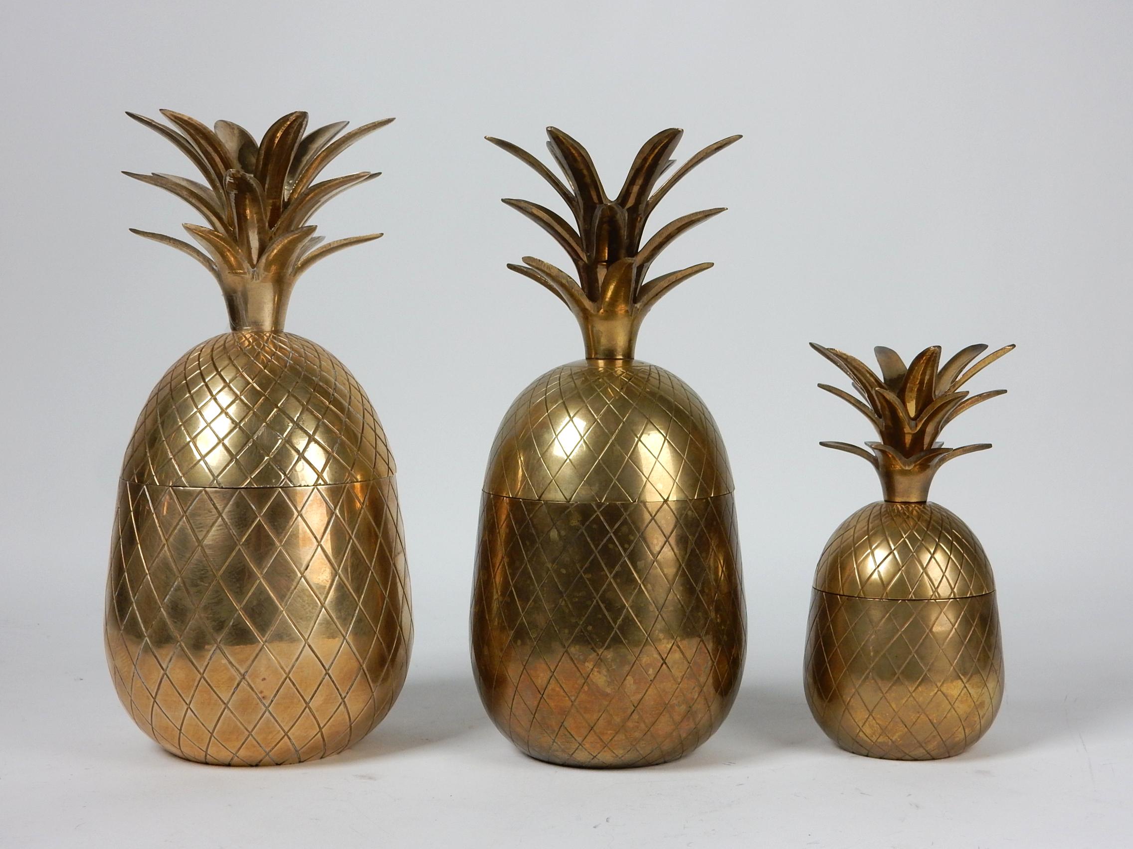 Trio von großen, gemeißelten Ananas-Skulpturenkästchen aus Messing (Moderne der Mitte des Jahrhunderts) im Angebot
