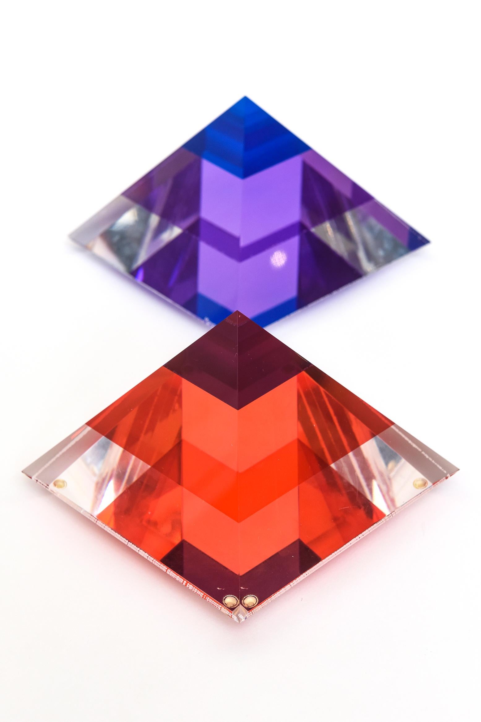 Set of Three Lucite Pyramid Sculptures Orange, Purple, Sapphire Blue 1990's In Good Condition For Sale In North Miami, FL