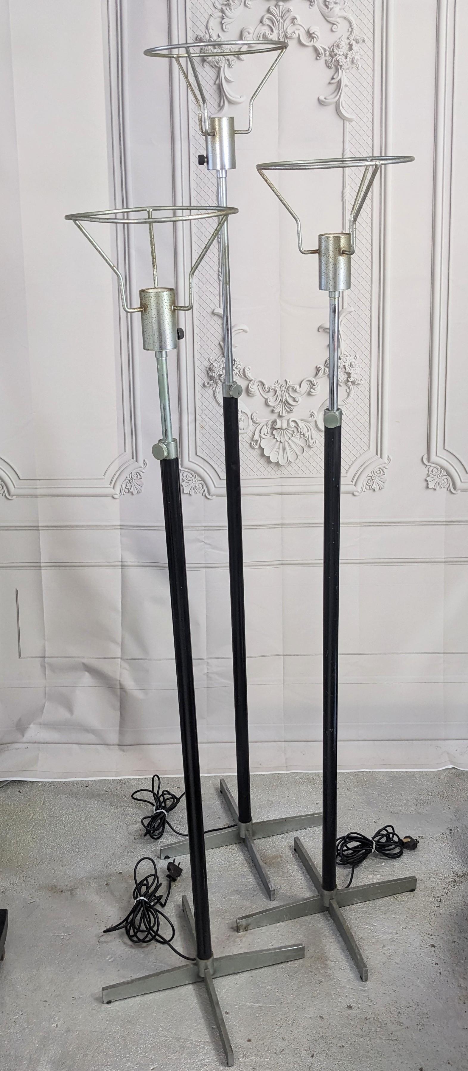 Trio di lampade da terra regolabili in stile Art Deco dell'età della macchina in vendita 1