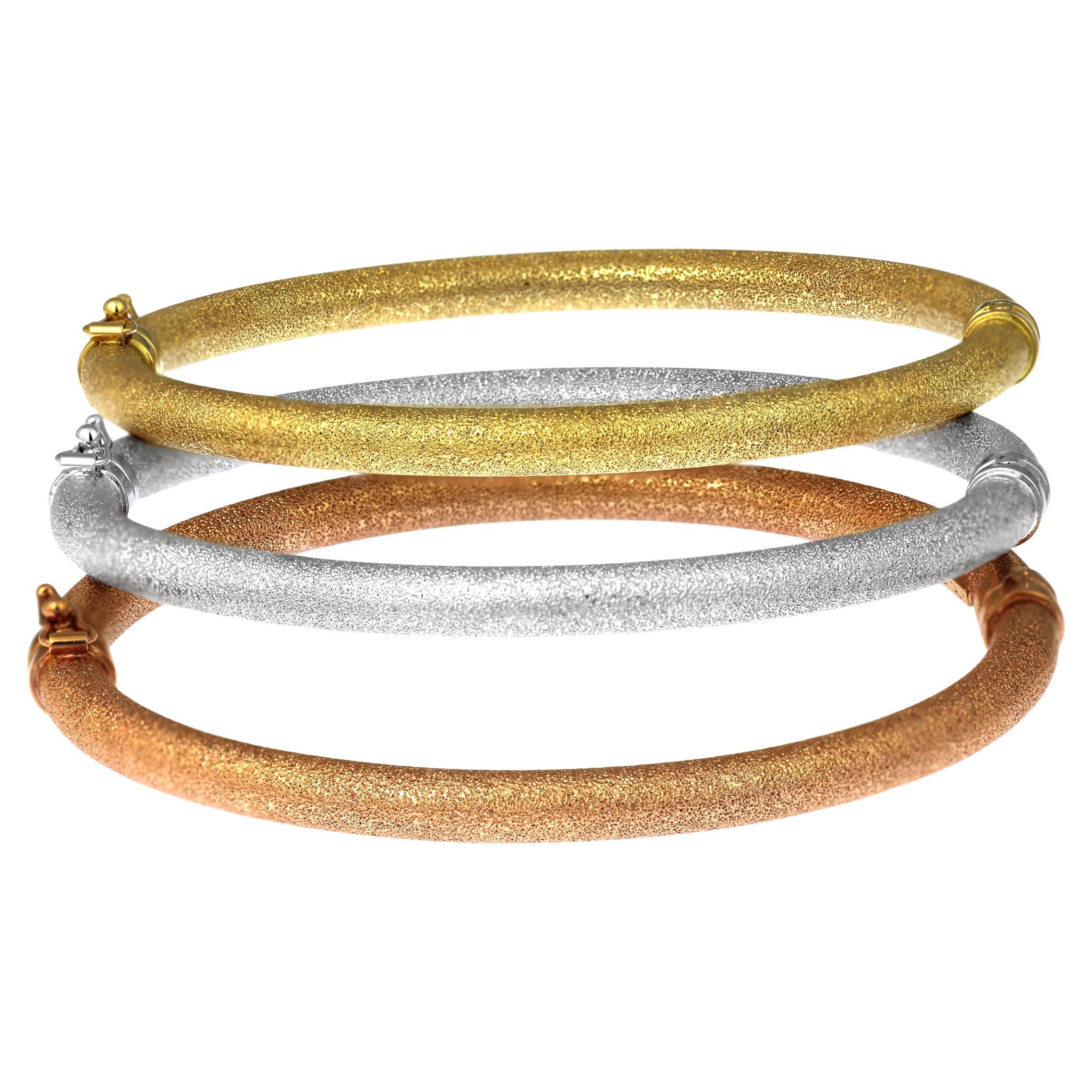 Trio de bracelets assortis en or jaune, rose et blanc 18 carats
