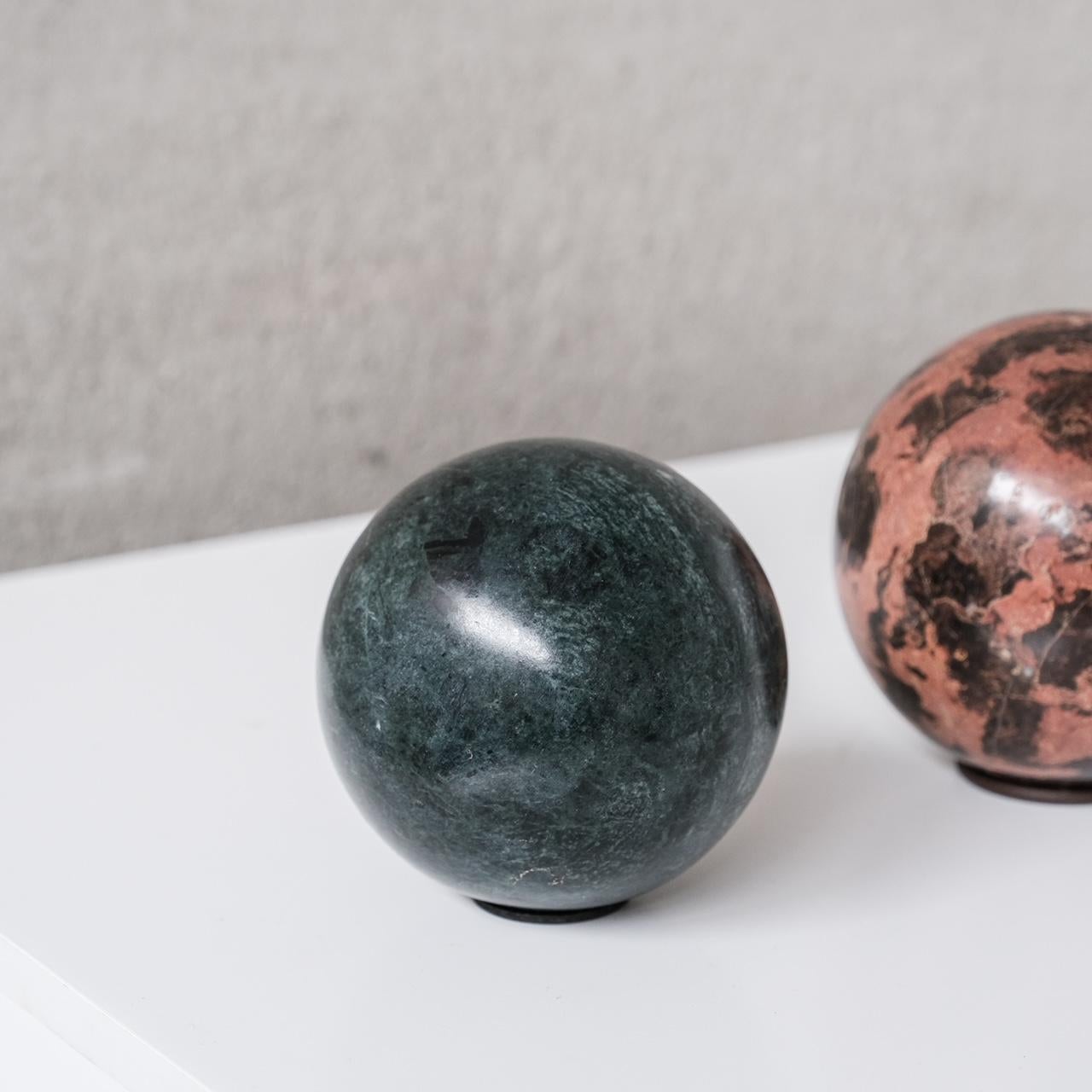 Trio von Midcentury Dekorative Marmor Schreibtisch oder Regal Objects (Belgisch) im Angebot