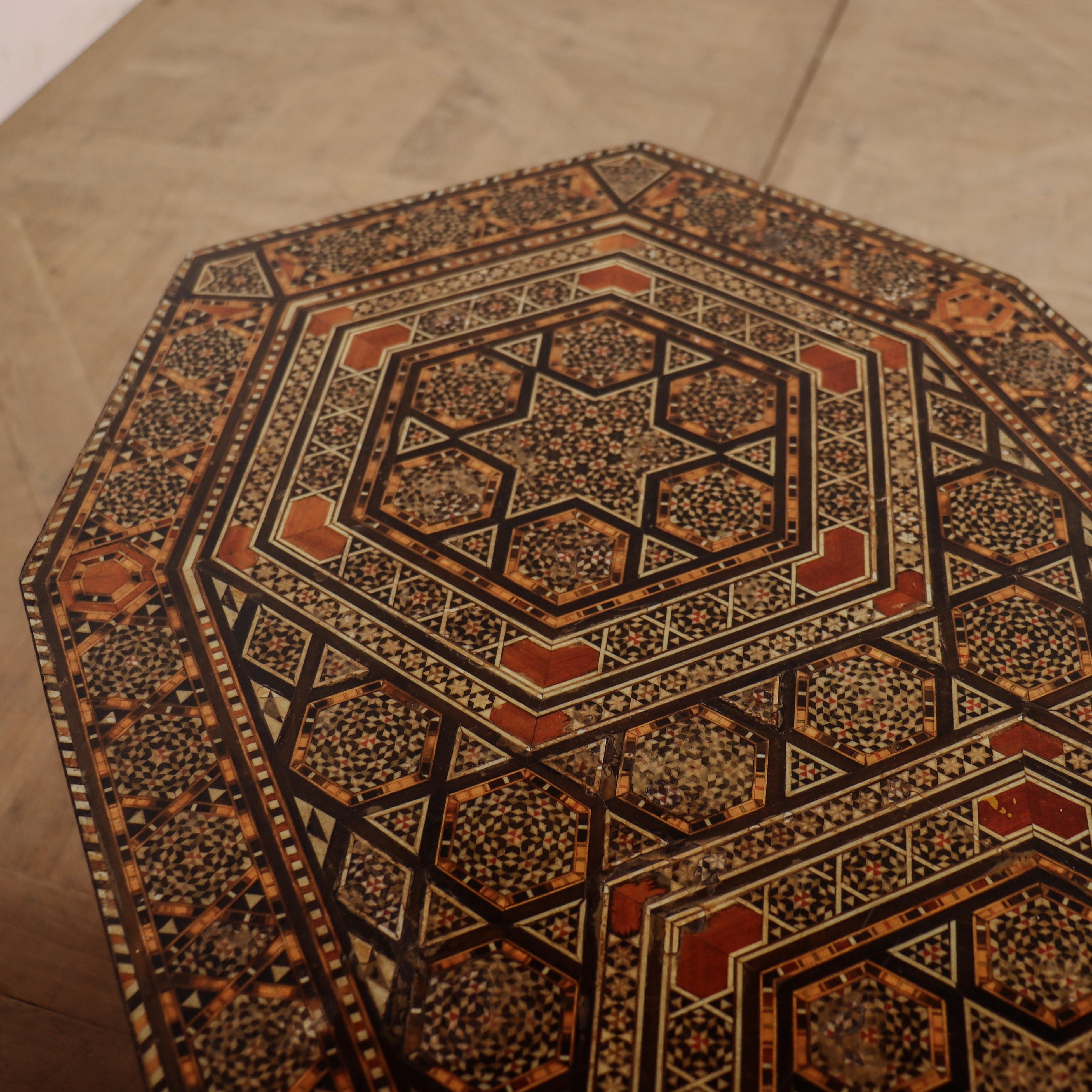 Trio de tables en marqueterie marocaine en vente 6